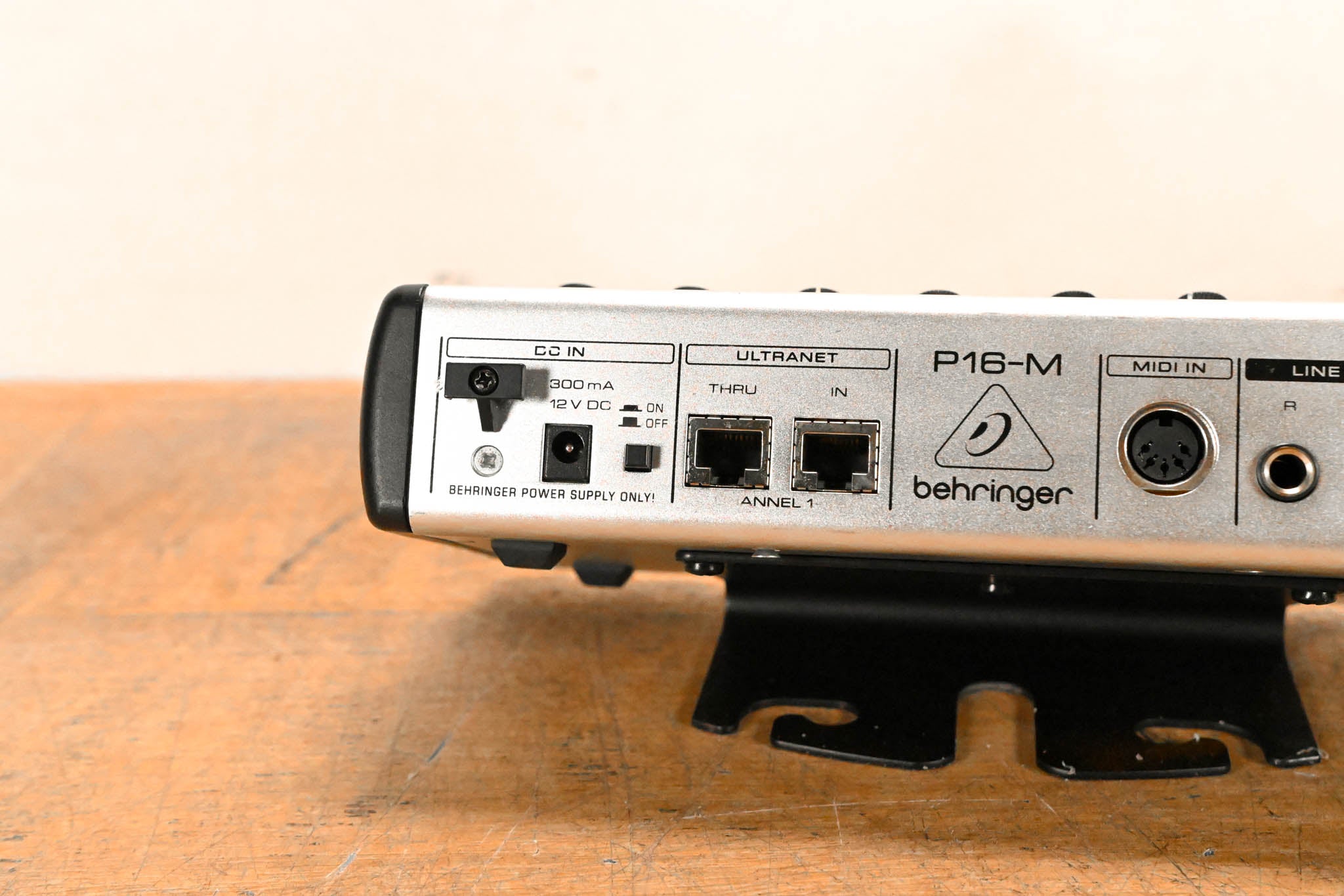 Behringer Powerplay P16-M 16-Channel Digital Personal Mixer