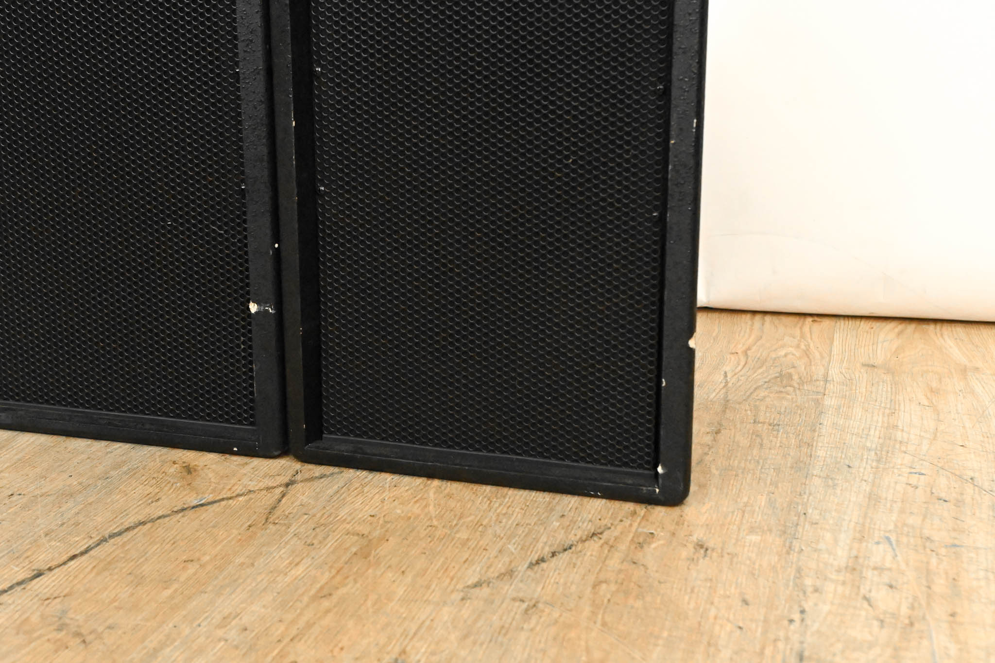 EAW VFR109i Two-Way Full-Range Loudspeaker (PAIR)