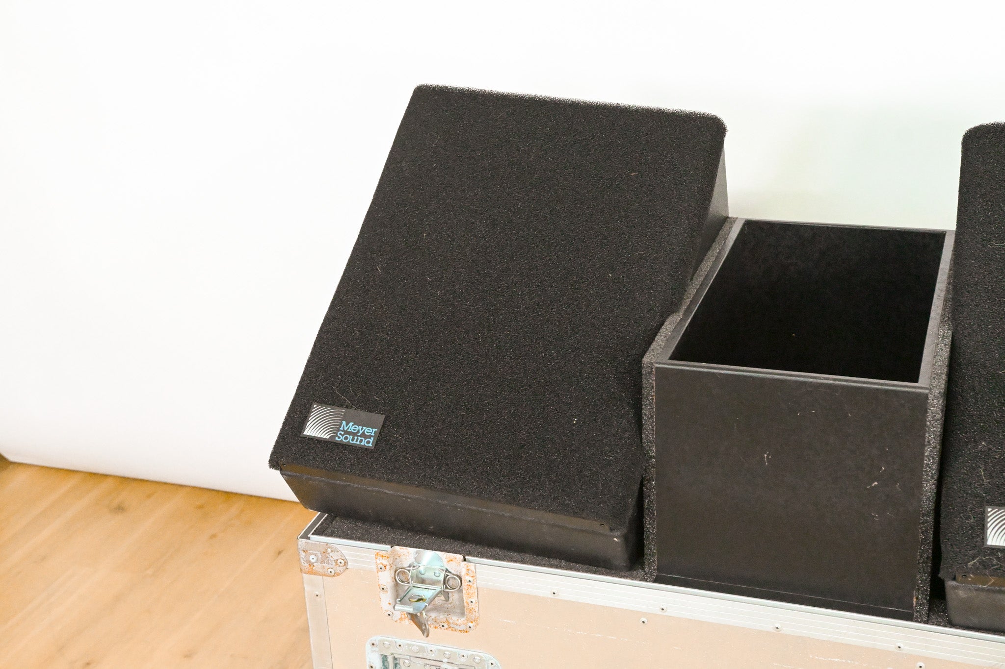 Meyer Sound UM-1P 12" Powered Stage Monitor Speaker (PAIR) w/ Road Case