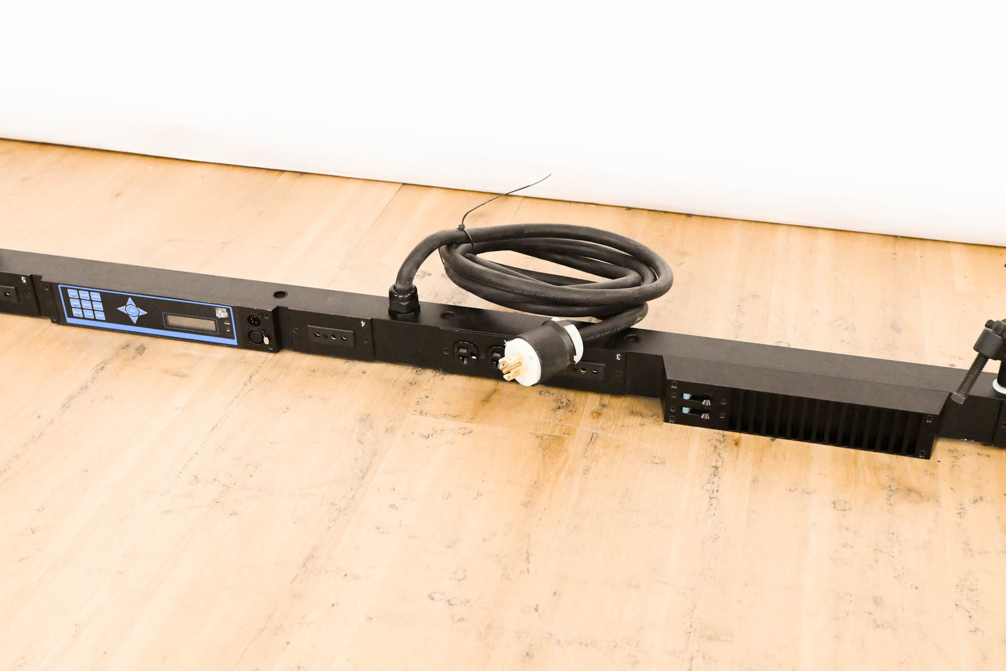 ETC SB6-10M 6 x 10A (1200W) SmartBar with Stage Pin Connectors