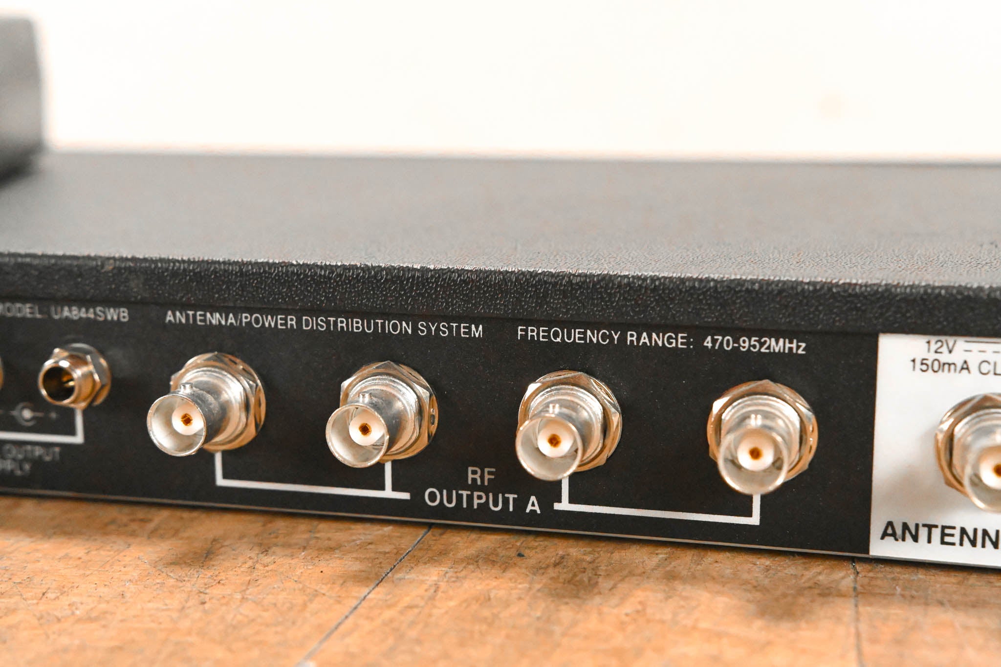Shure UA844SWB Antenna Distribution System - 470-952 MHz