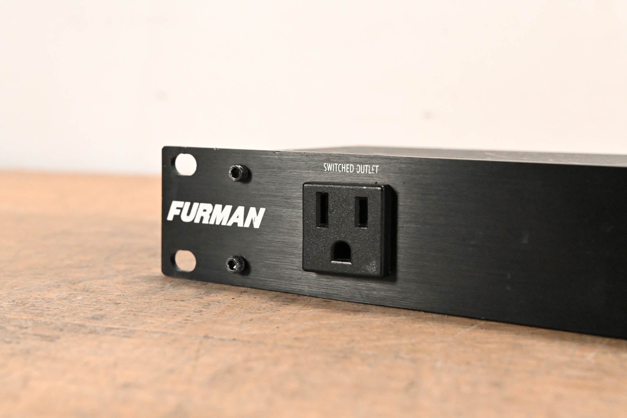 Furman M-8x2 8-Outlet Power Conditioner