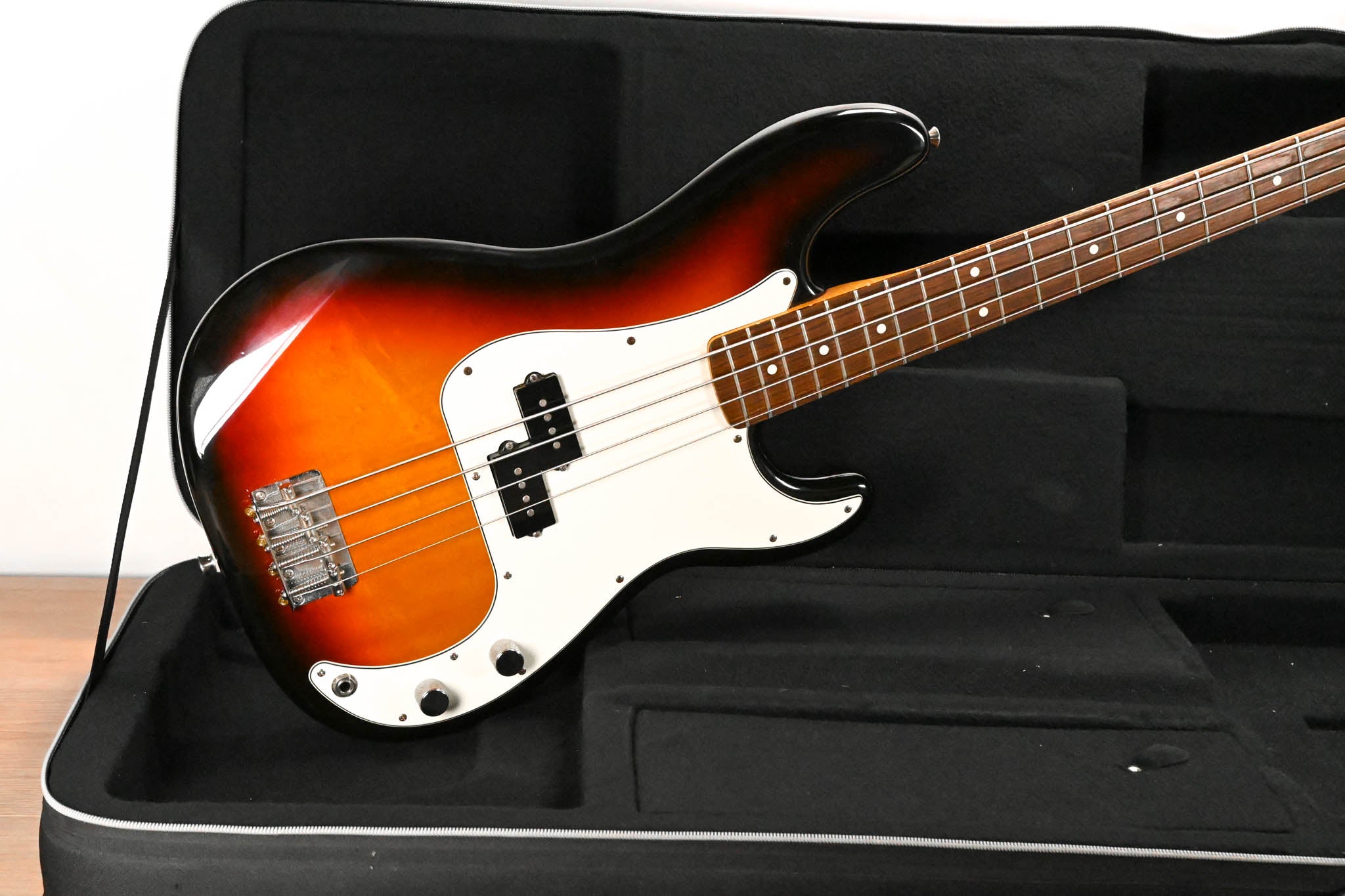 Fender Precision Bass 2009 MIM Sunburst With Case