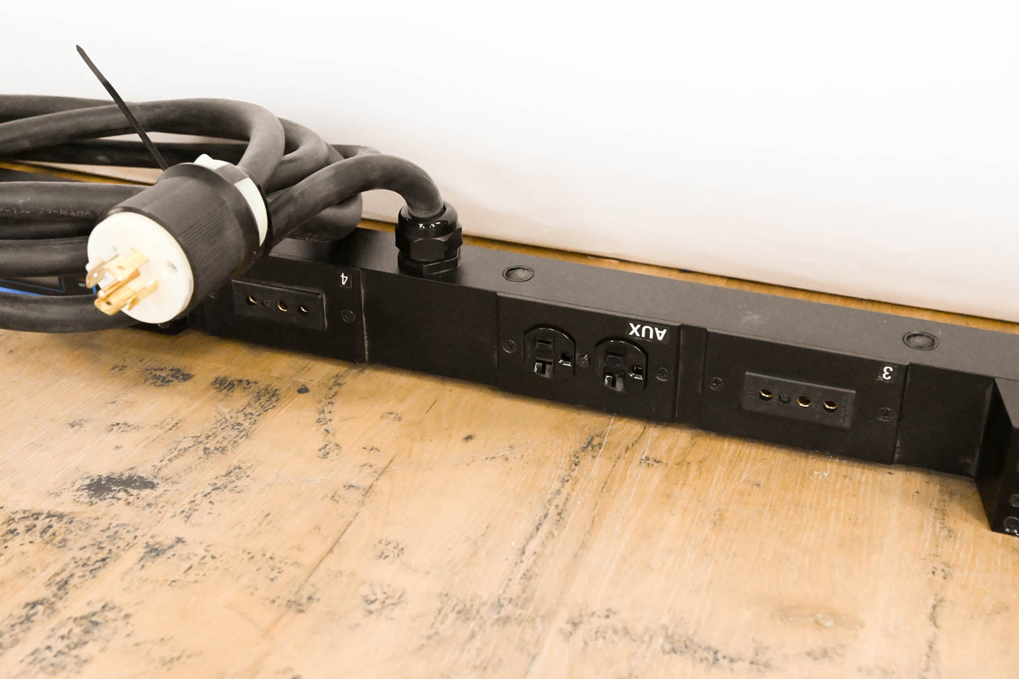 ETC SB6-10M 6 x 10A (1200W) SmartBar with Stage Pin Connectors