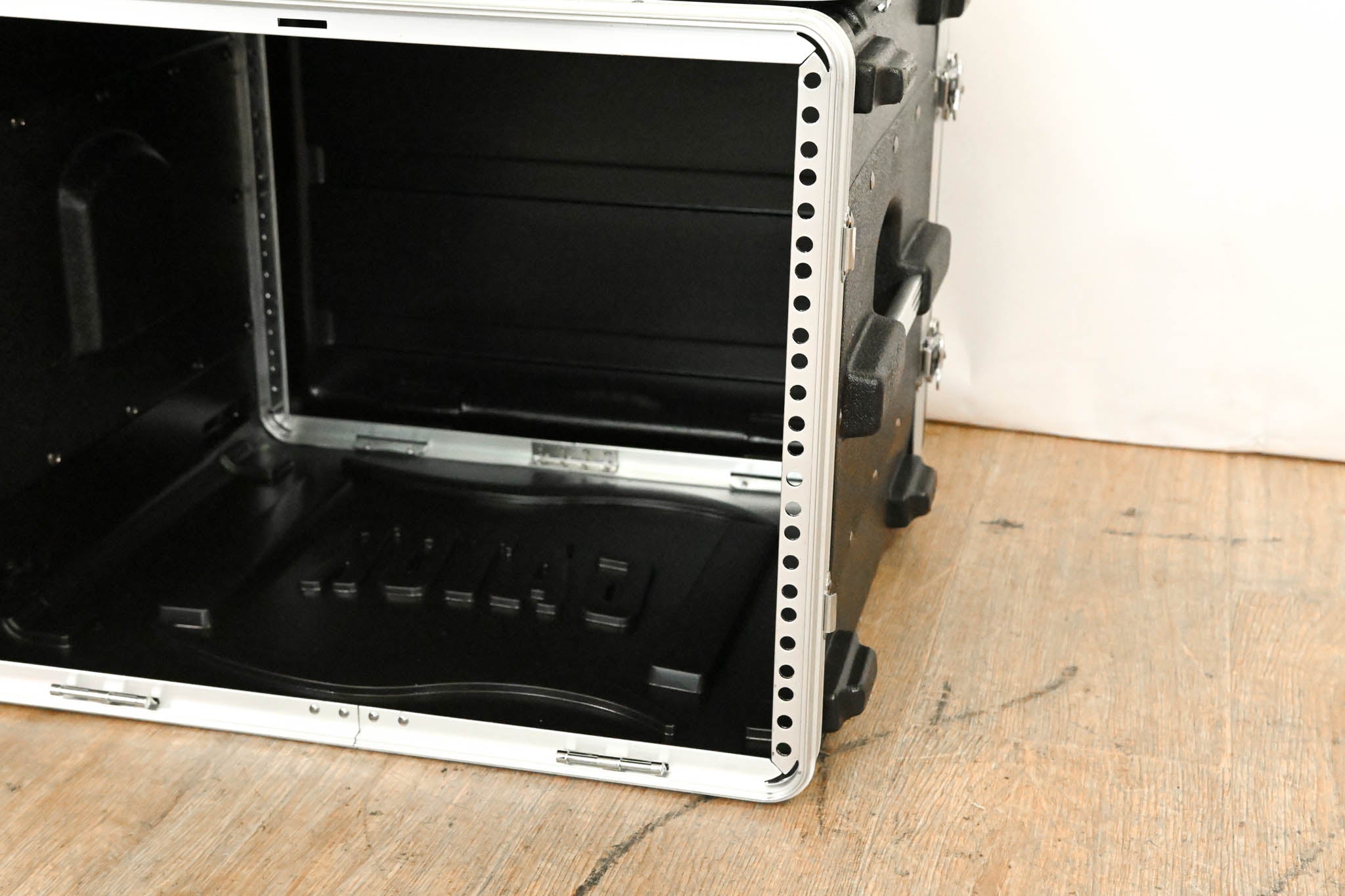 Gator Cases 8U Molded Case - 19" Depth