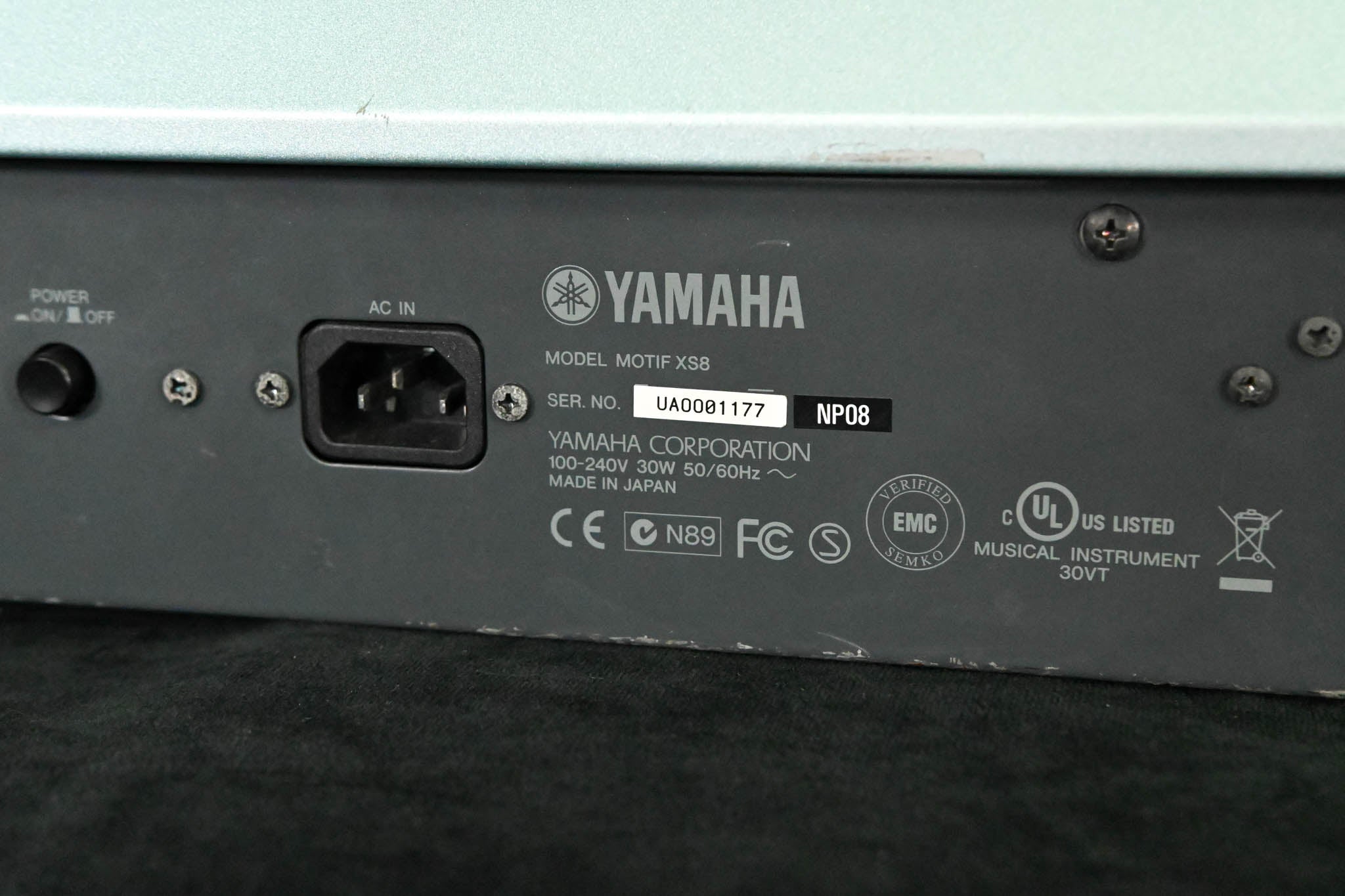 Yamaha Motif XS8 88-Key Synthesizer Keyboard Workstation