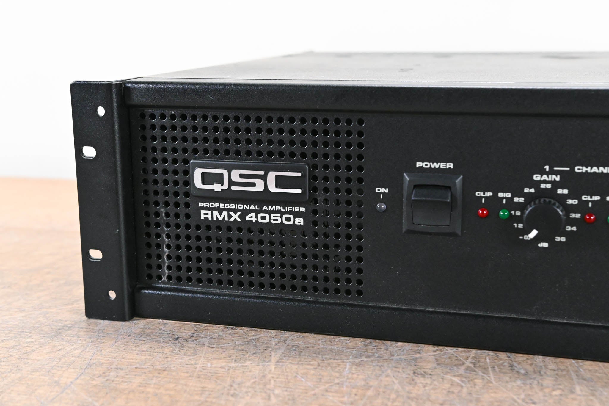 QSC RMX 4050a Two-Channel Power Amplifier