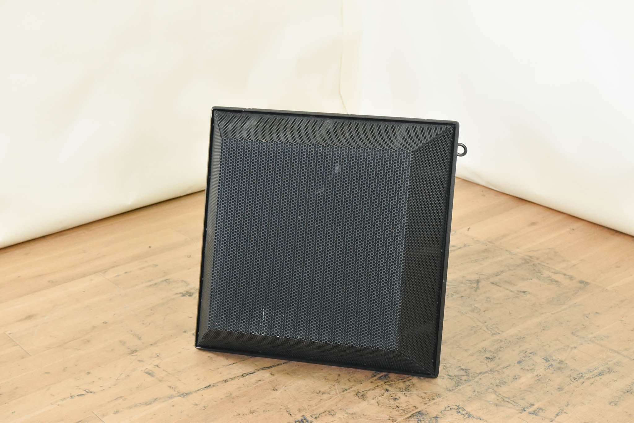 EAW QX566i 3-Way Trapezoidal Loudspeaker 60° × 60°