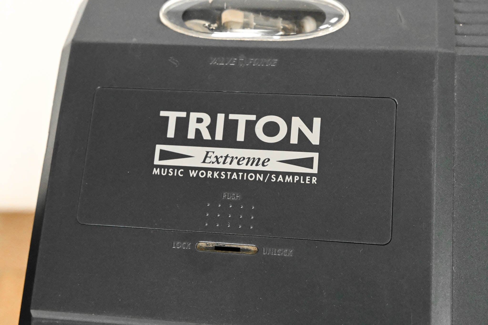 Korg Triton Extreme 76 76-Key 120-Voice Polyphonic Workstation