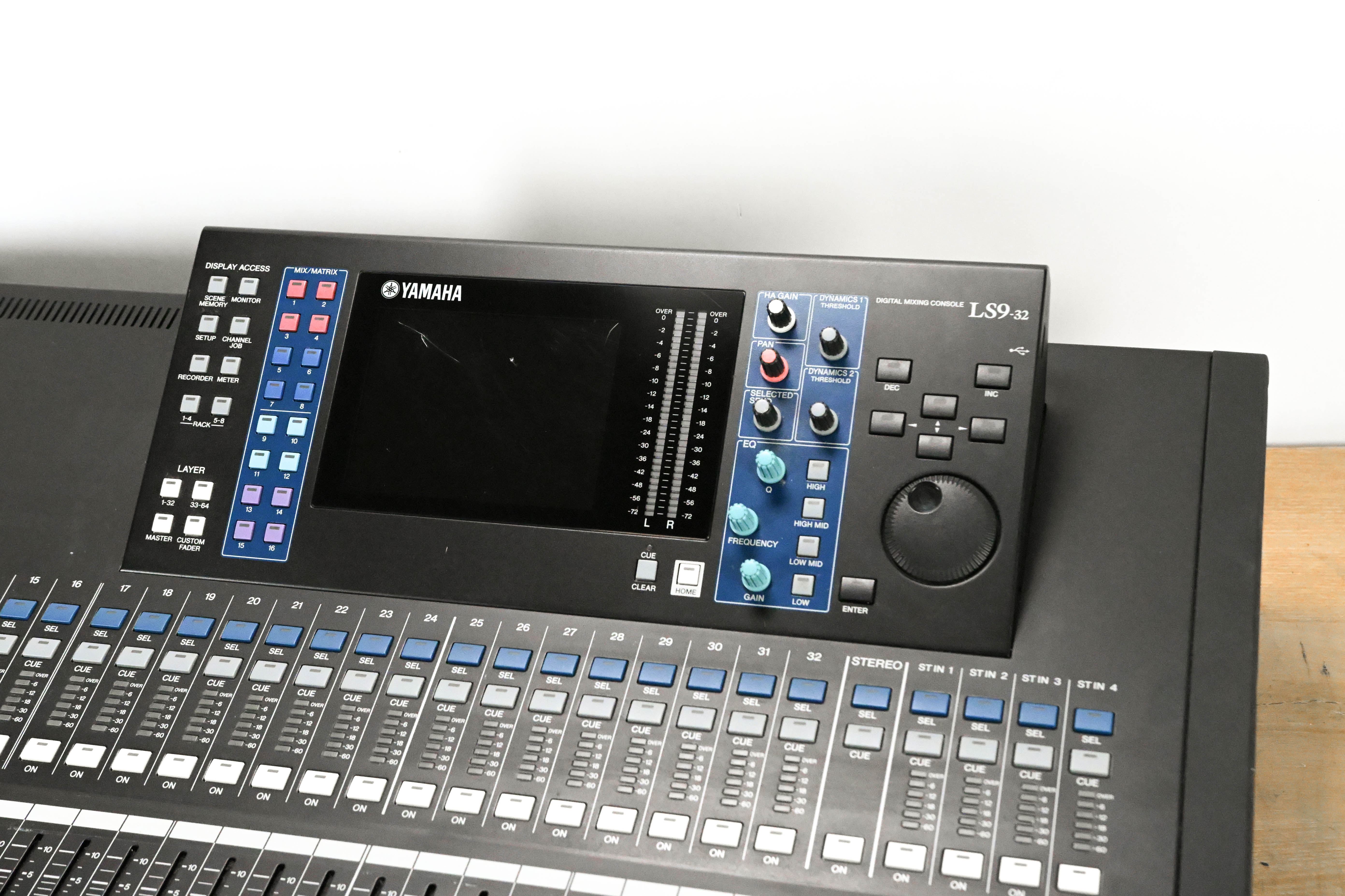 Yamaha LS9-32 32-Input Digital Mixing Console
