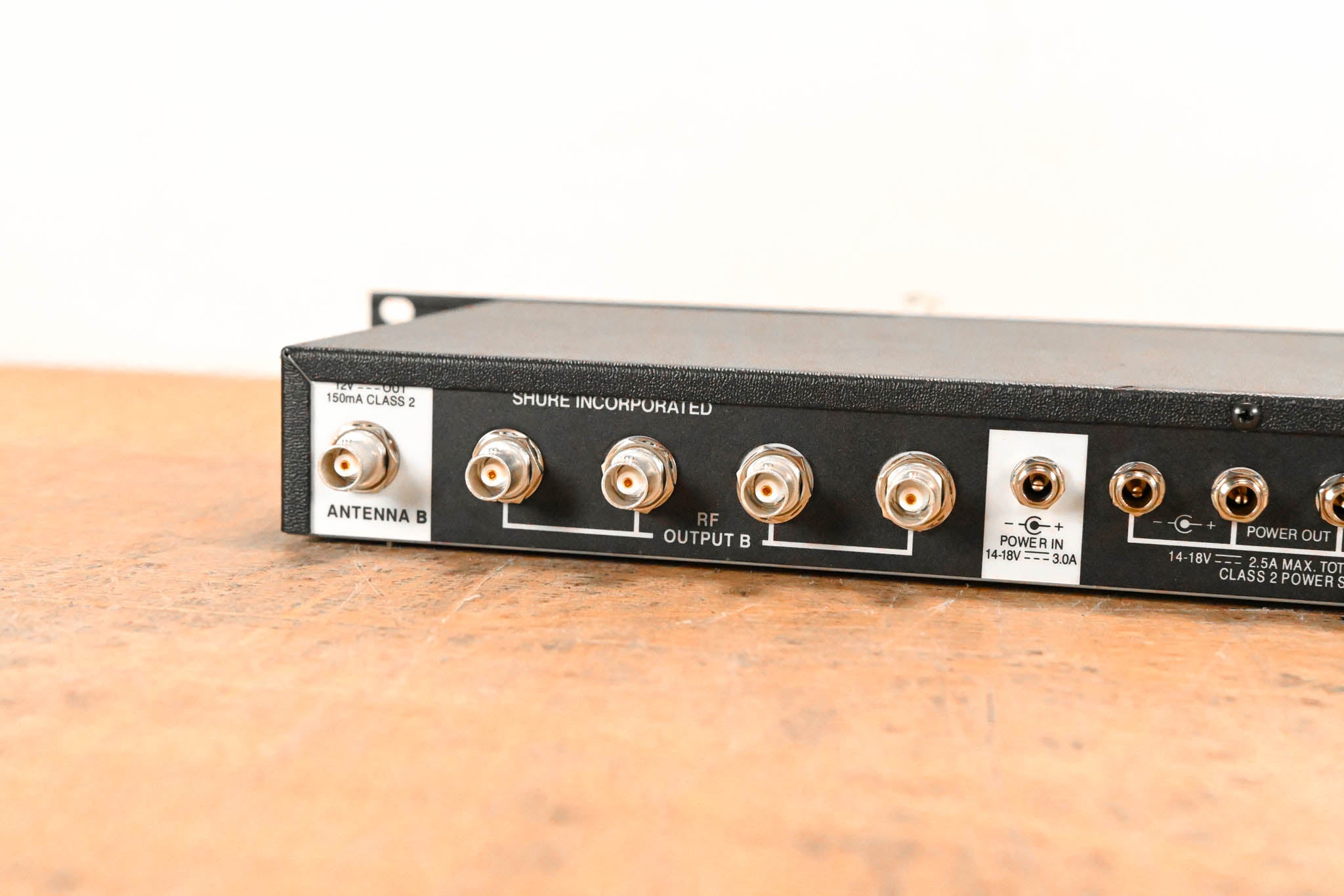 Shure UA844SWB Antenna Distribution System - 470-952 MHz NO POWER SUPPLY