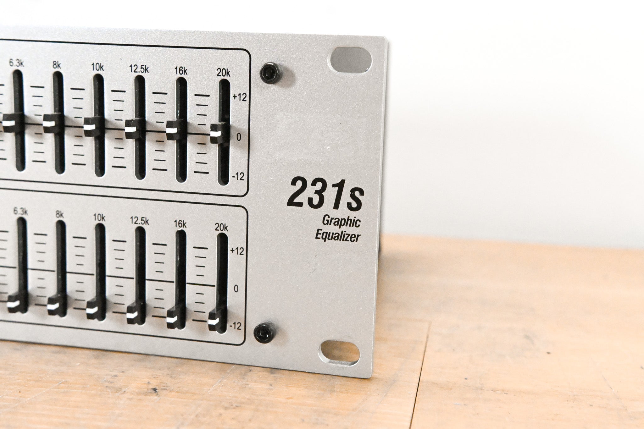 dbx 231s Two-Channel 31-Band Equalizer