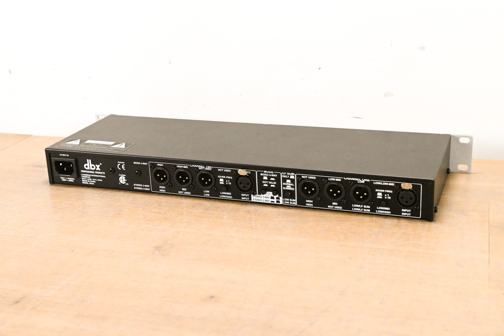 dbx 234xs 2/3-Way Stereo, 4-Way Mono Crossover