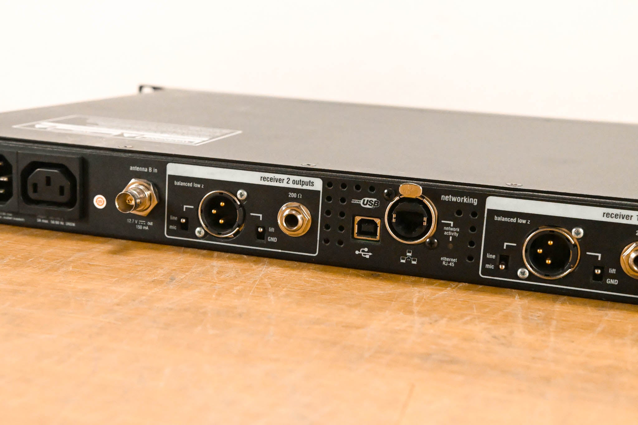 Shure UR4D Dual Wireless Receiver - G1 Band - 470-530 MHz