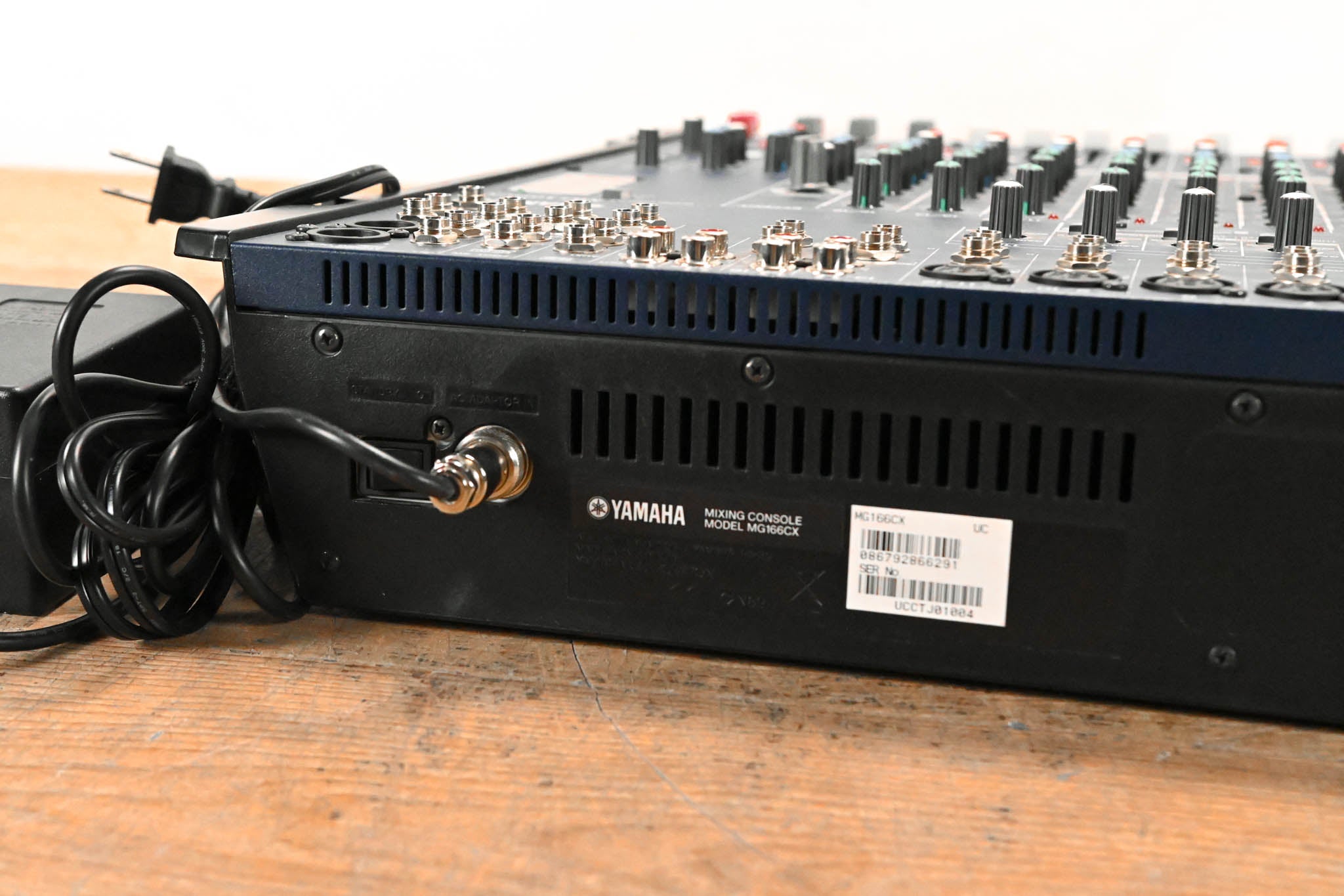 Yamaha MG166CX 16-Channel, 6-Bus Analog Mixer