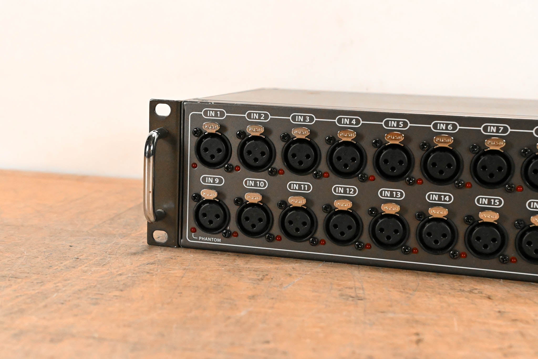 Behringer S16 16 x 8 Digital Stage Box