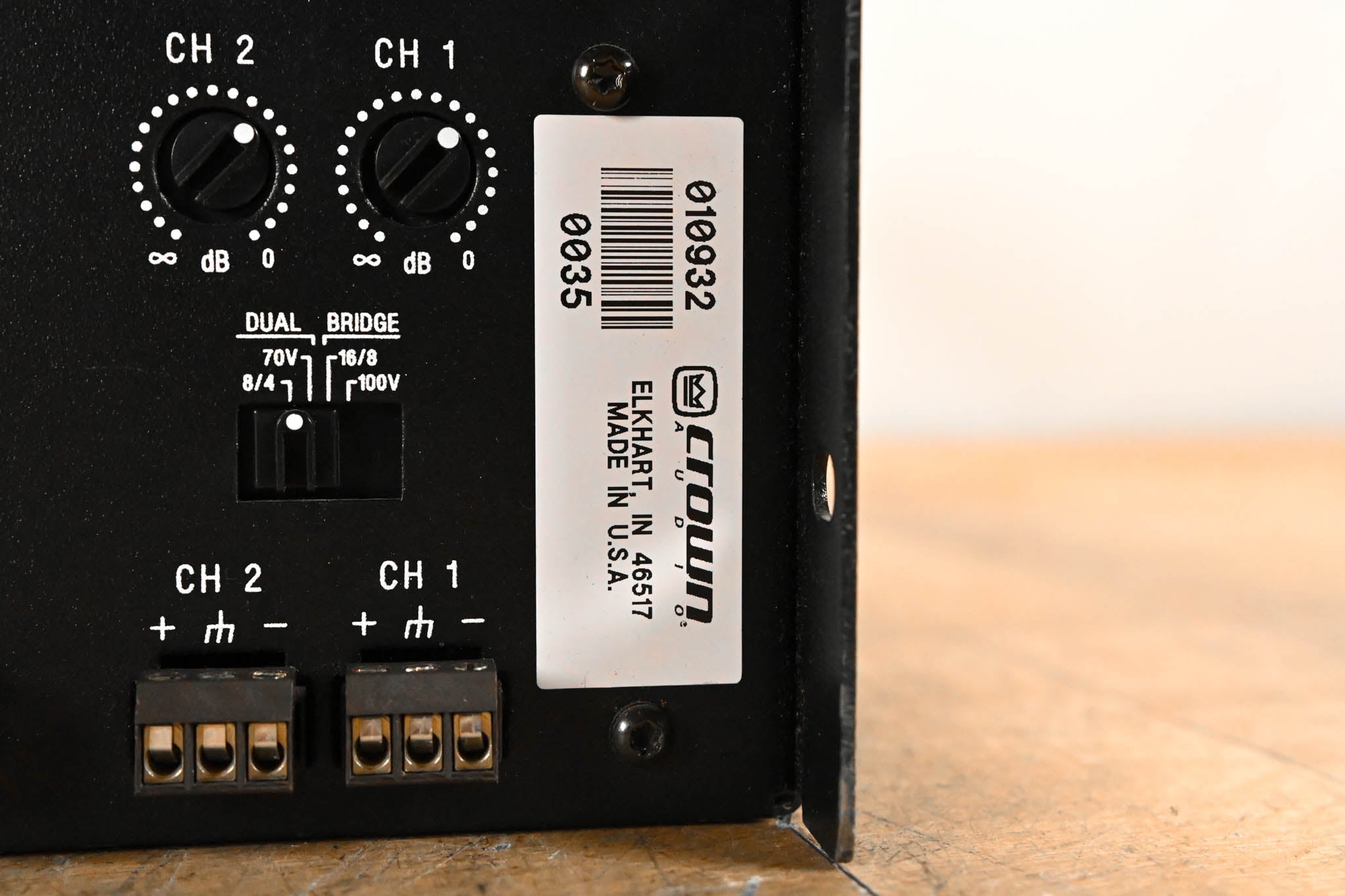 Crown CTs 8200 200W 8-Channel Power Amplifier