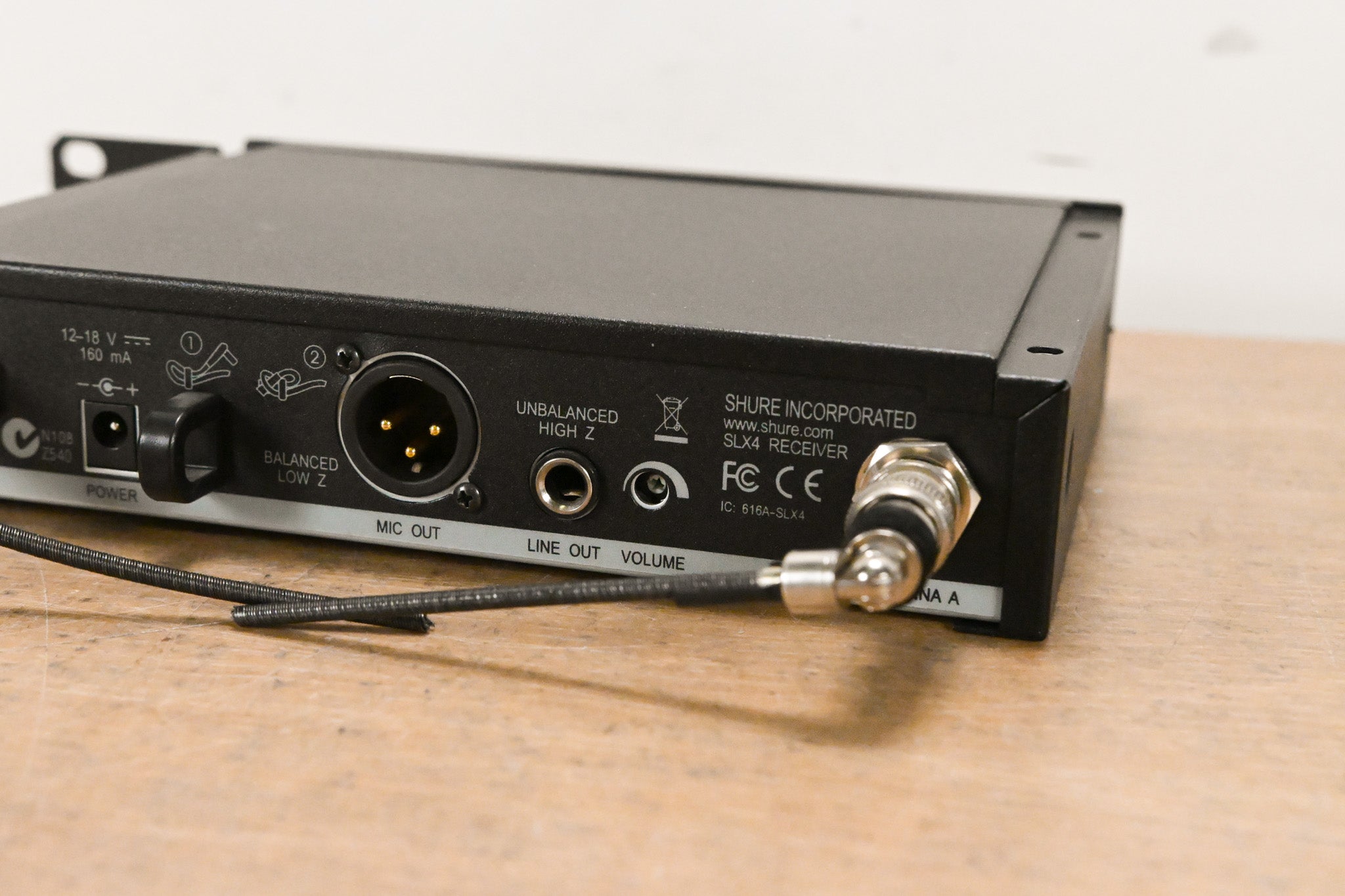 Shure SLX4 Wireless Receiver - L4 Band: 638-662 MHz (NO POWER SUPPLY)