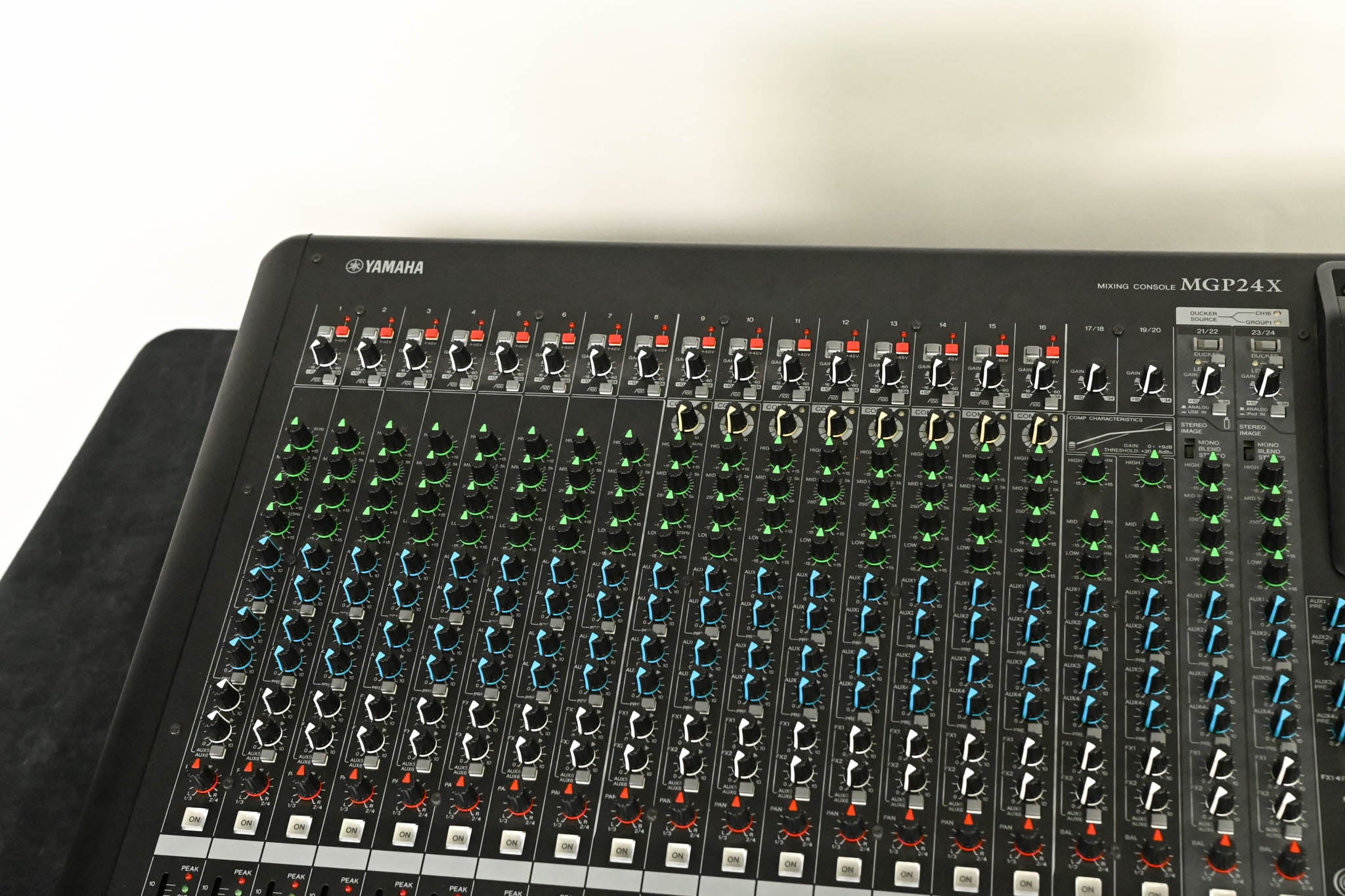 Yamaha MGP24X 24-Channel Mixer with USB and Effects