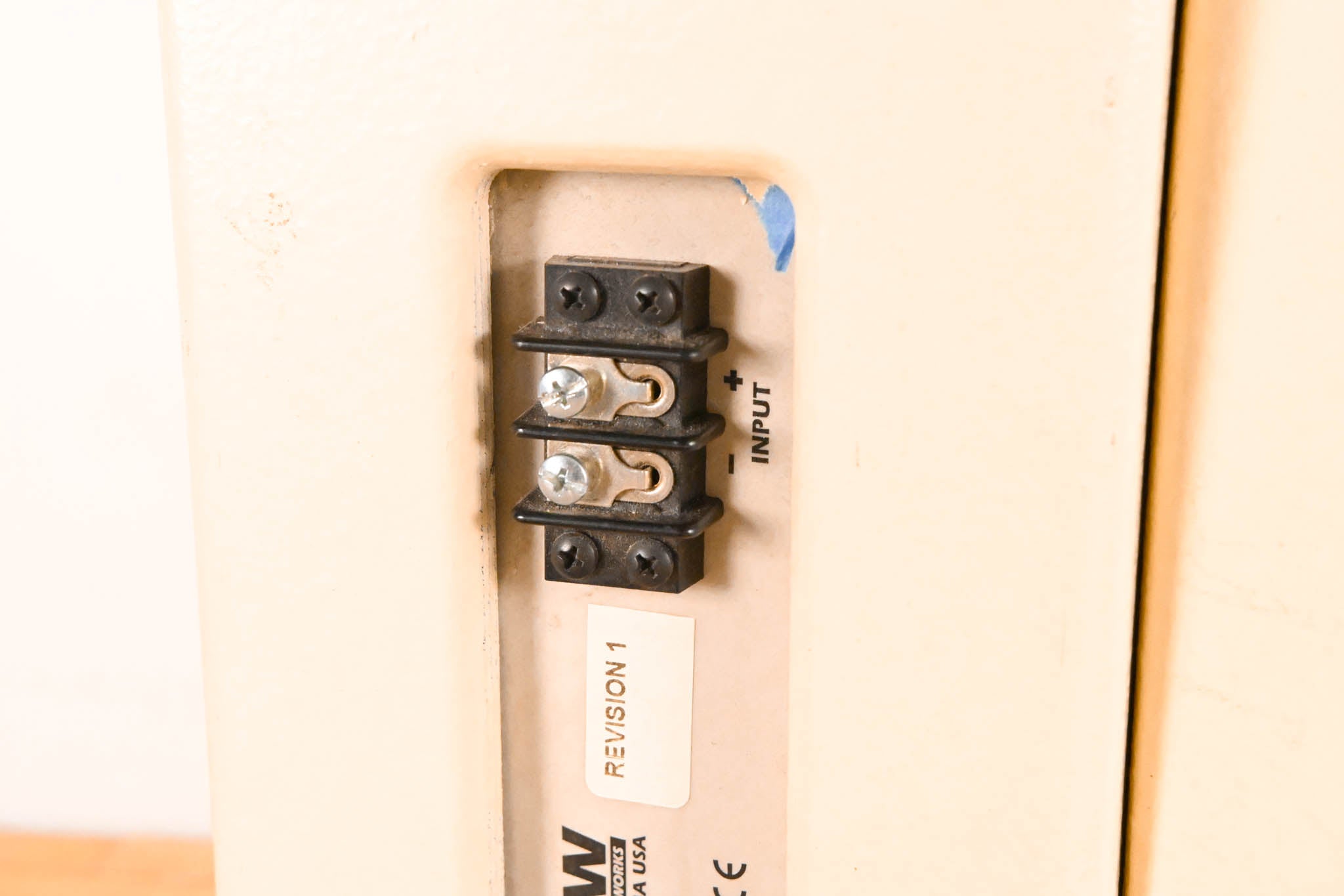 EAW UB52 Two-Way Full-Range Loudspeaker (PAIR)