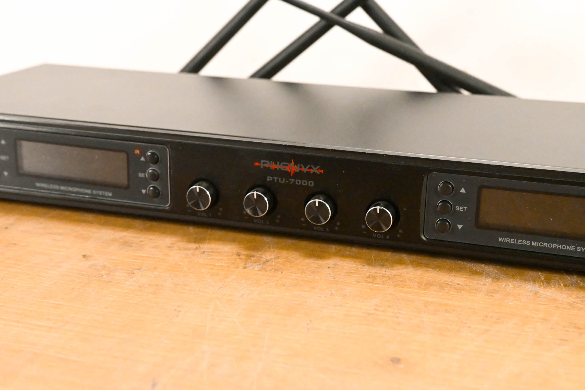Phenyx Pro PTU-7000 Wireless System w/ 2x PWH7 Mics & 2x PWB7 Bodypacks