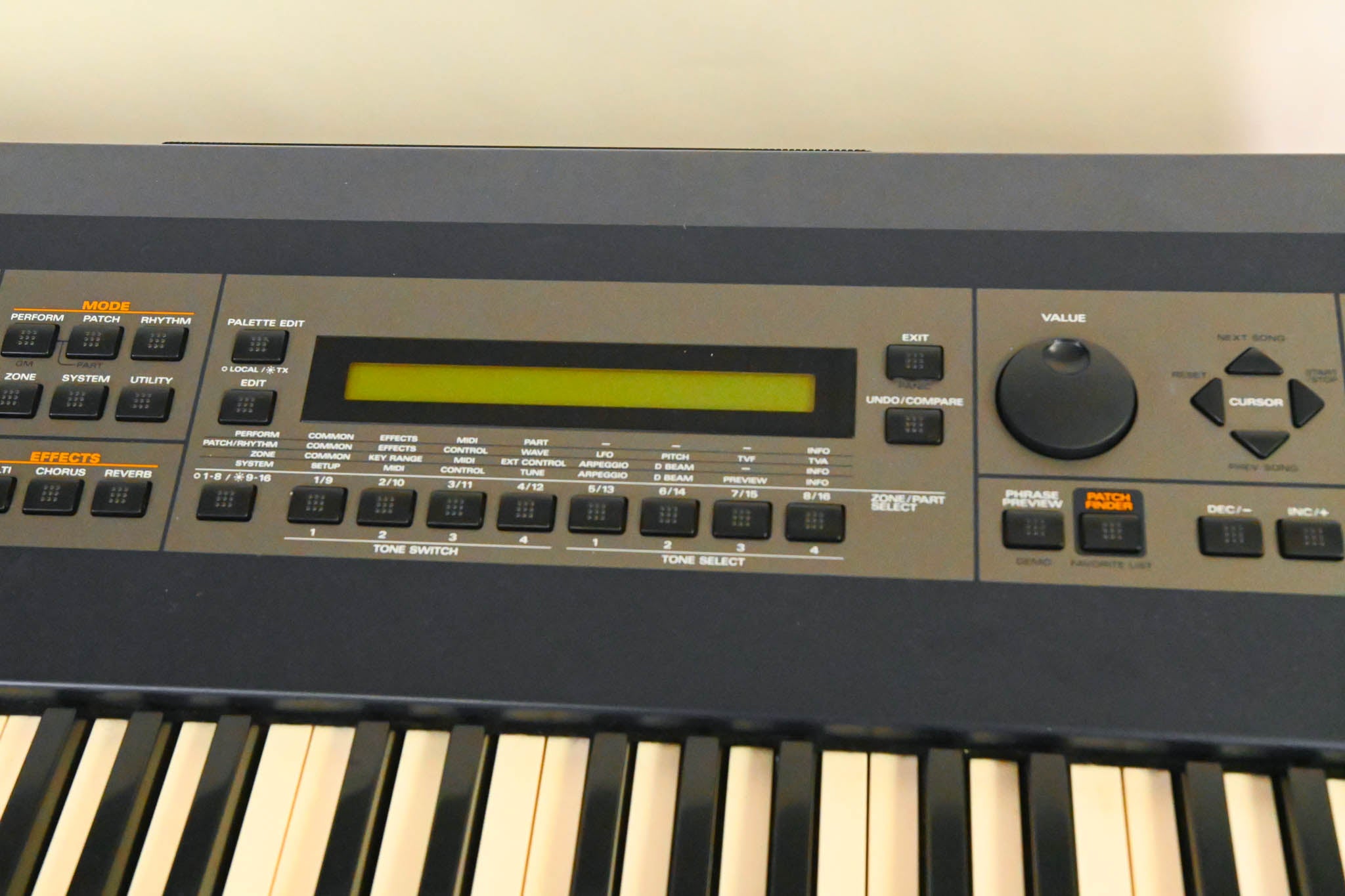 Roland XV-88 128-Voice Expandable Synthesizer