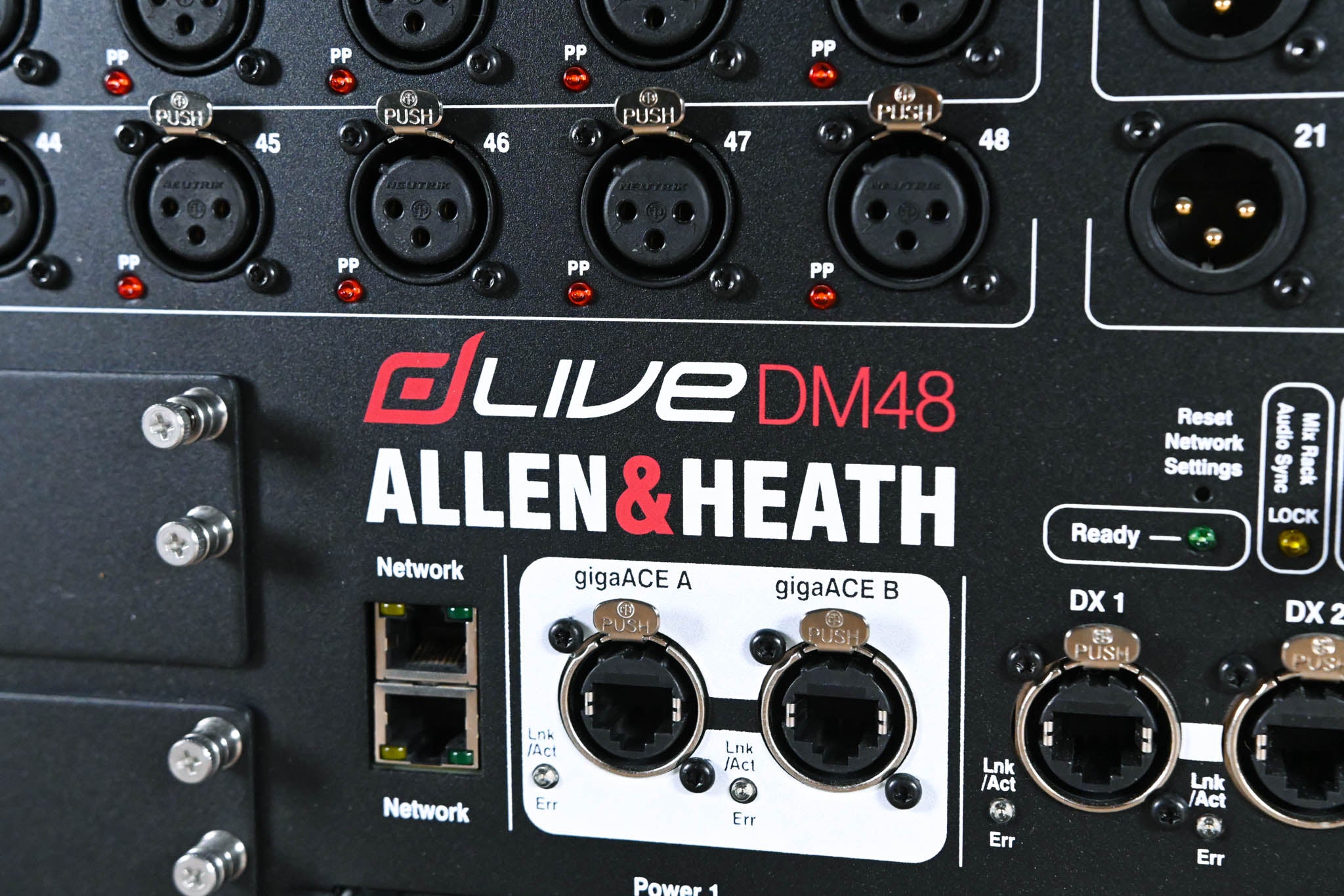 Allen & Heath dLive DM48 48-input MixRack