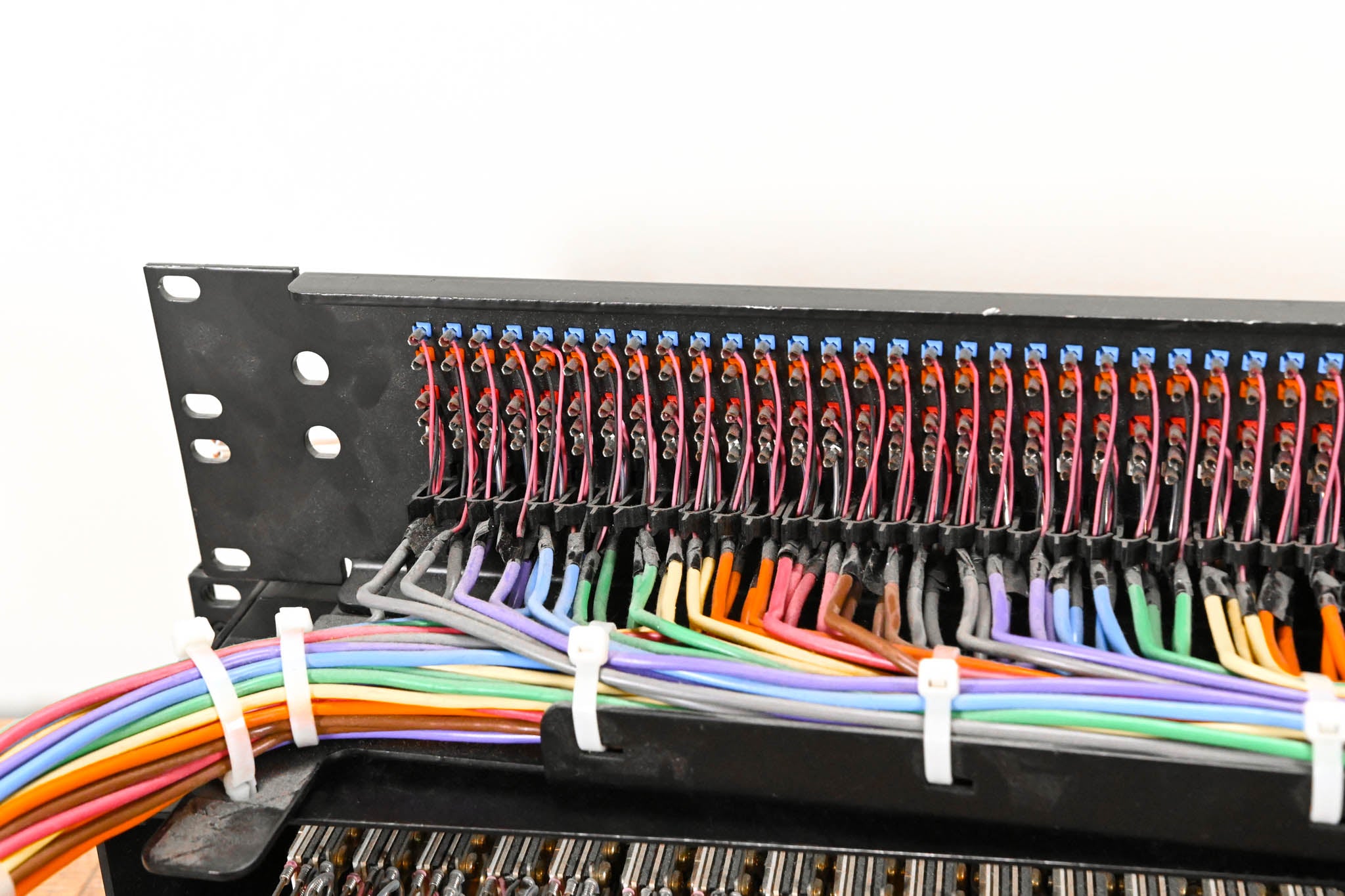 ADC BJF203-4MKII 48-Point Patch Bay with QCP Patch Panel