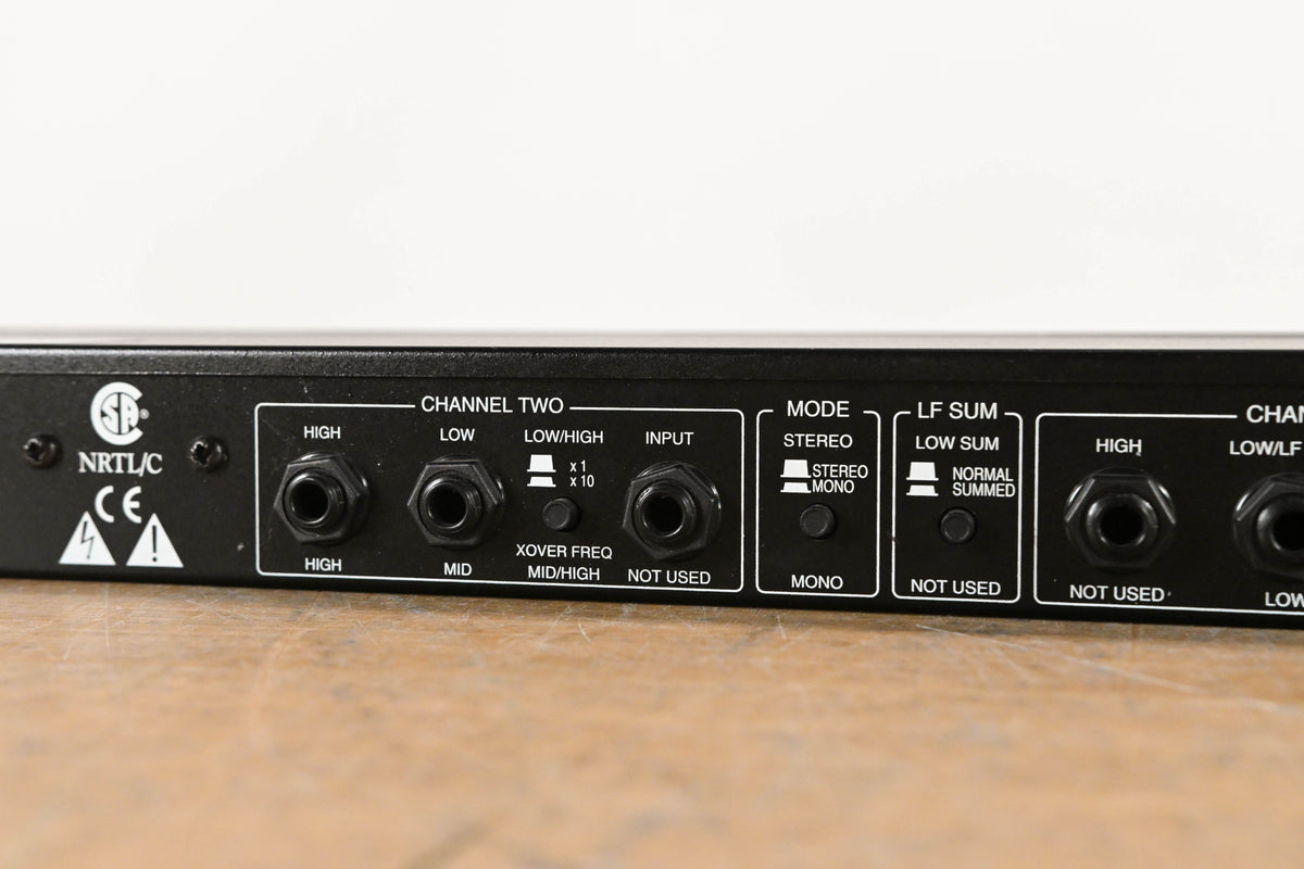 dbx 223 Stereo 2-Way / Mono 3-Way Crossover