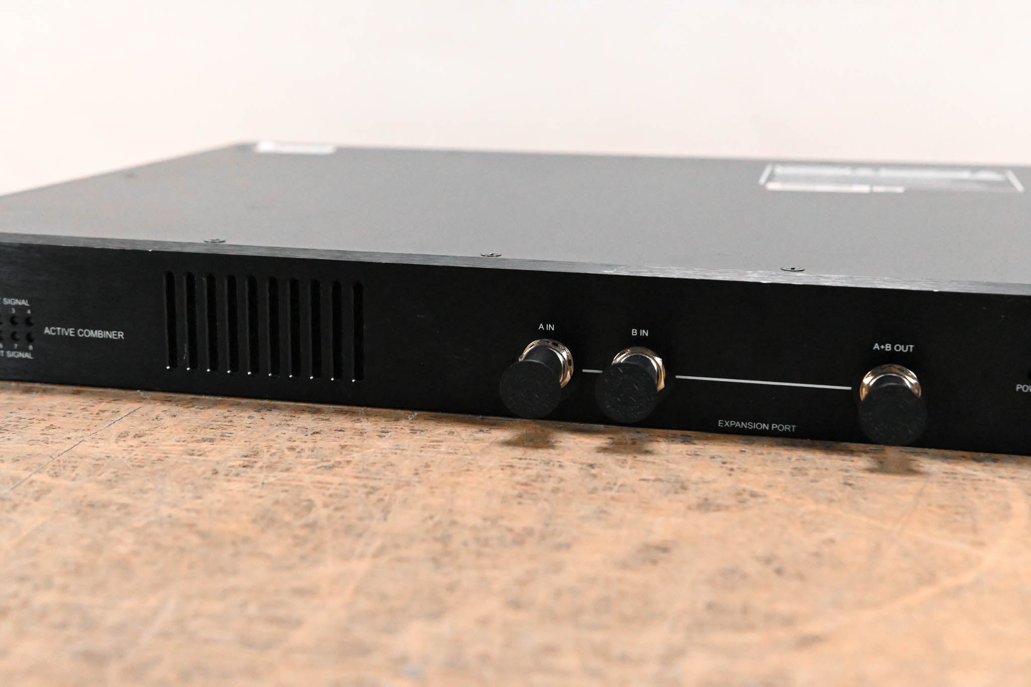 Shure PA821A Antenna Combiner for PSM Wireless Systems  - 470-952 MHz