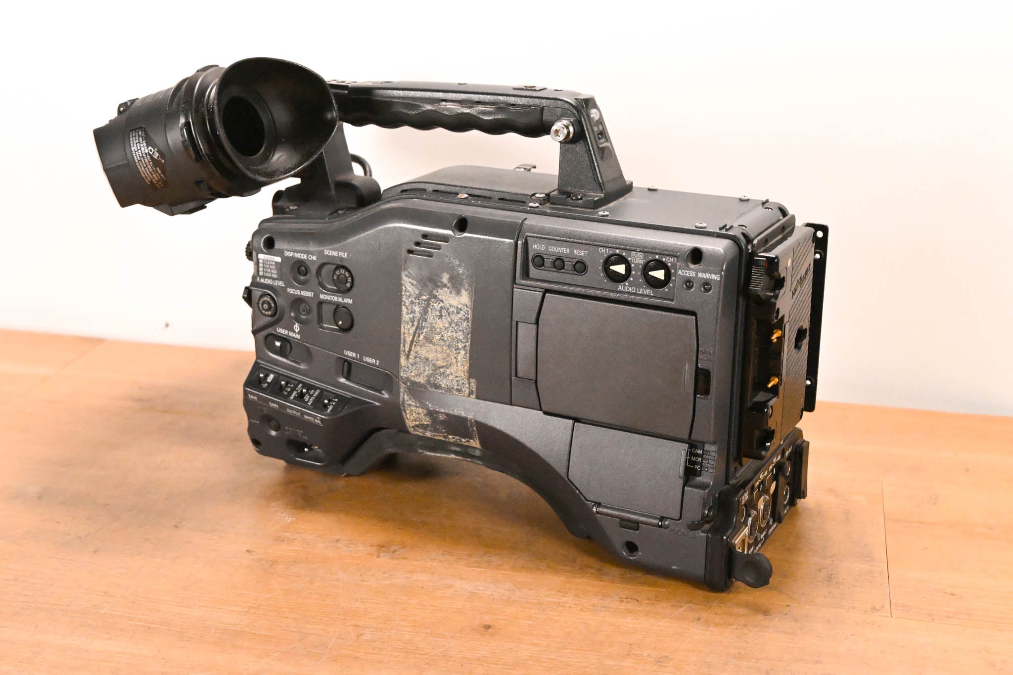 Panasonic AG-HPX500P 2/3" Shoulder-Mounted P2HD Camcorder