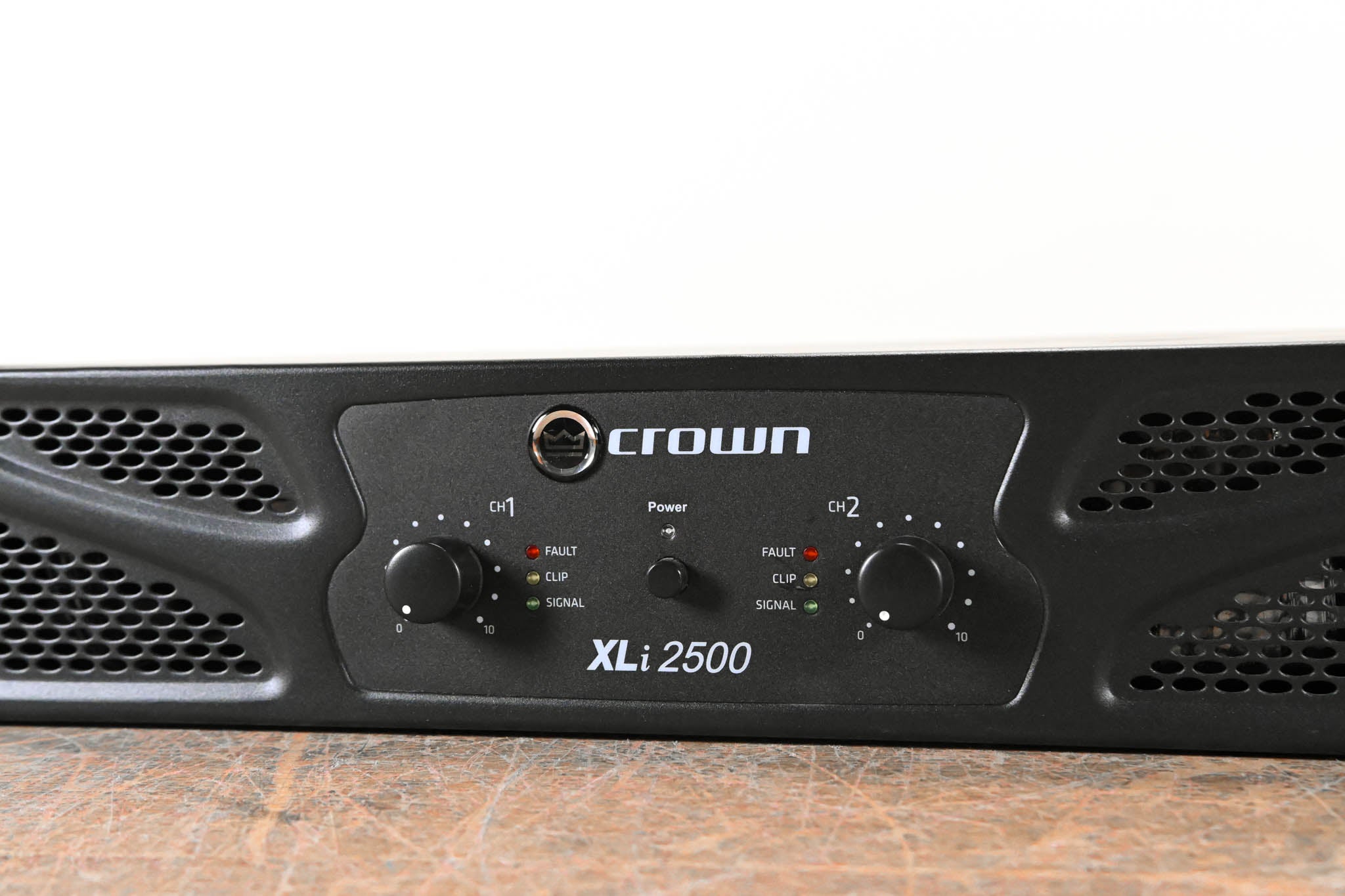 Crown XLi 2500 Two-channel, 750W @ 4 Ohms Power Amplifier