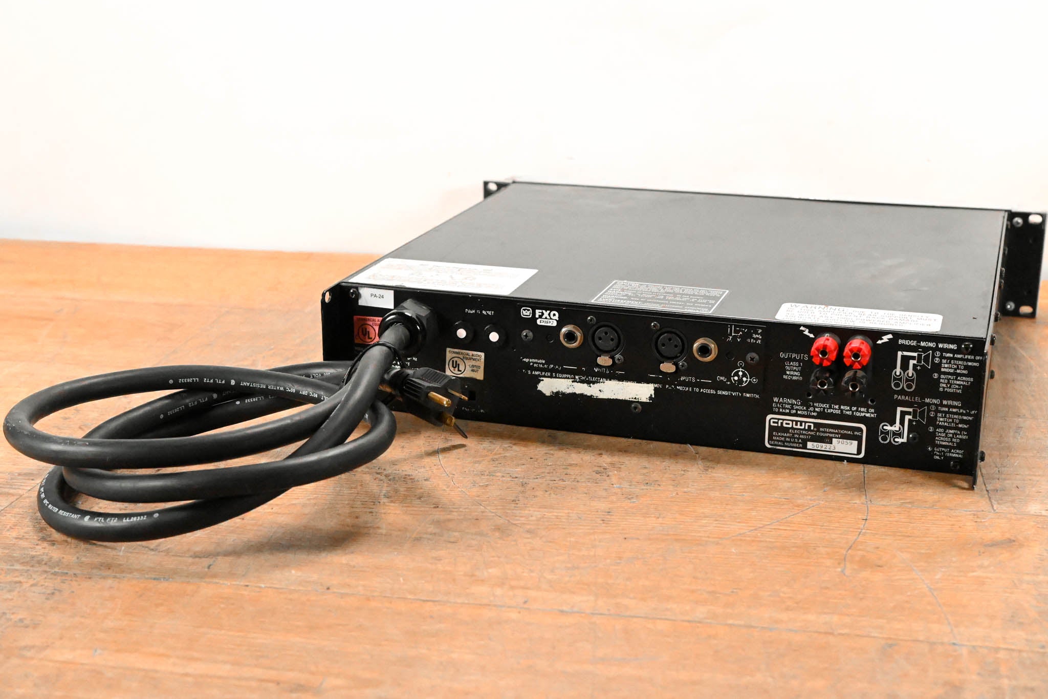 Crown Macro-Tech 2402 2-Channel Power Amplifier