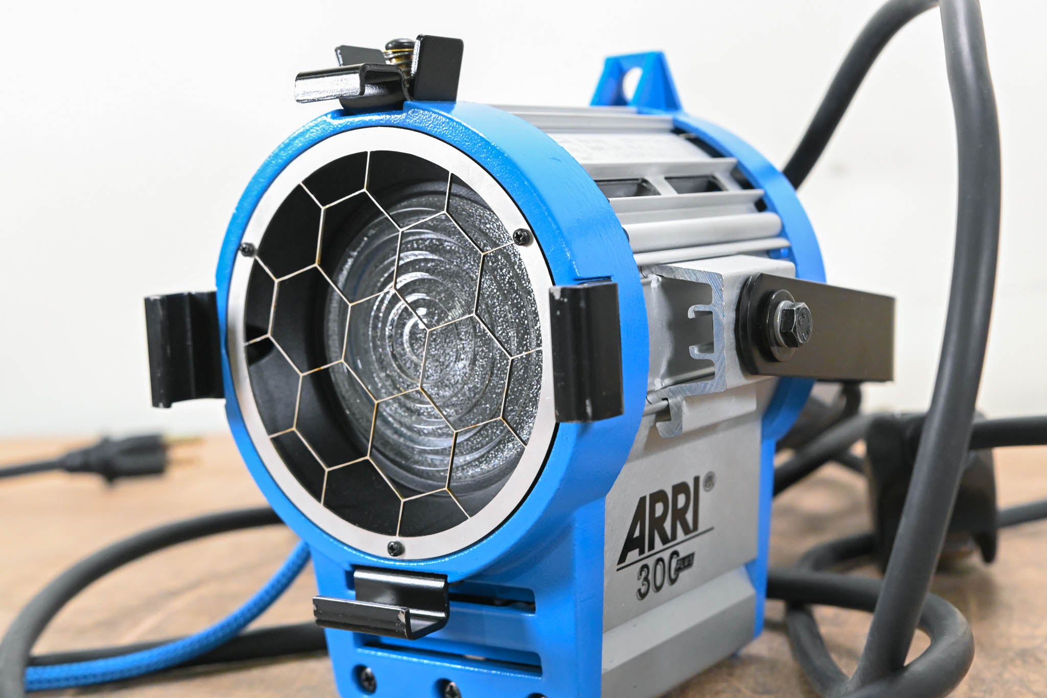 ARRI 300 Plus Tungsten Fresnel Compact Light