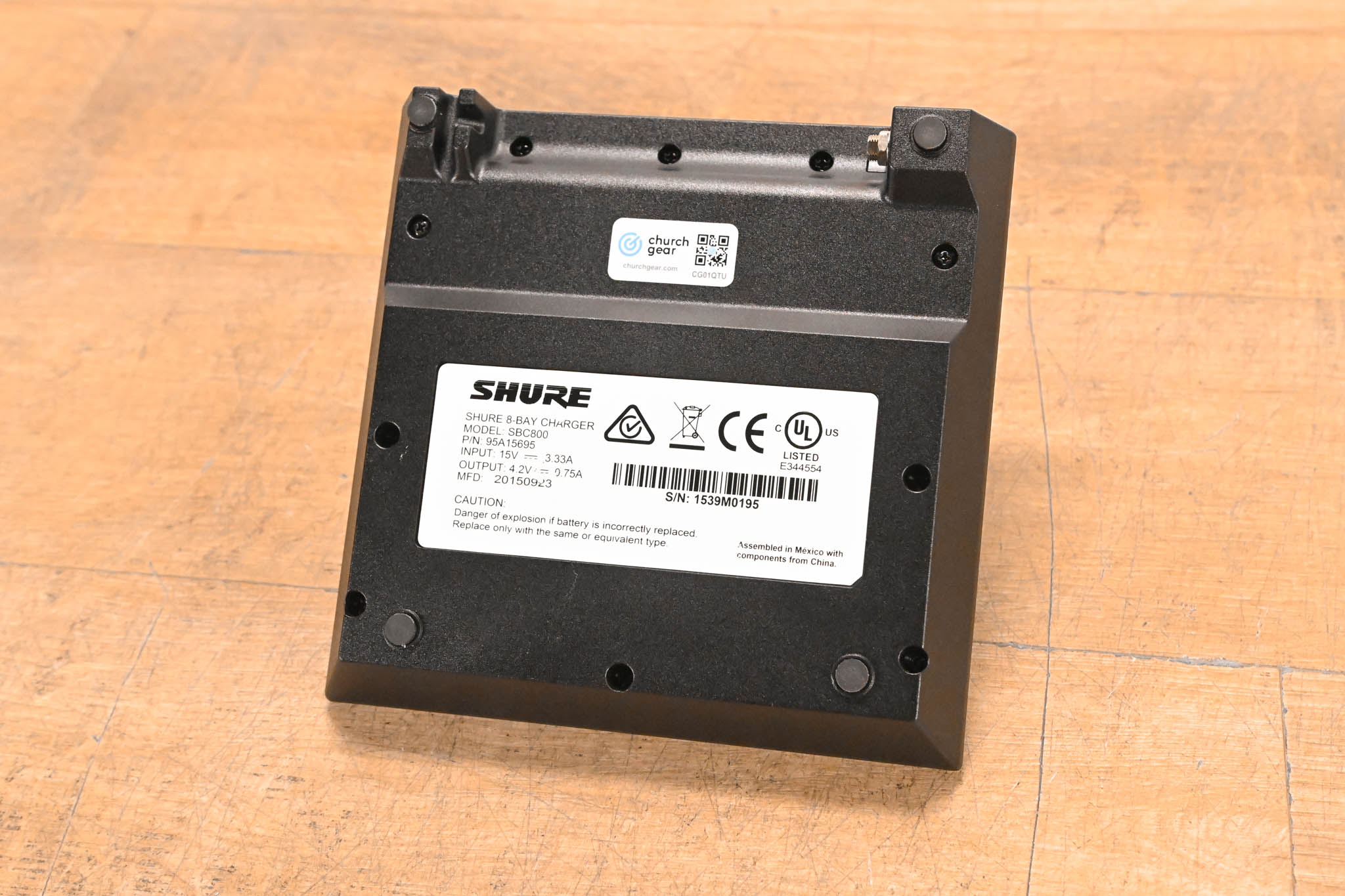 Shure SBC800 Eight-Bay Battery Charger for SB900B Batteries