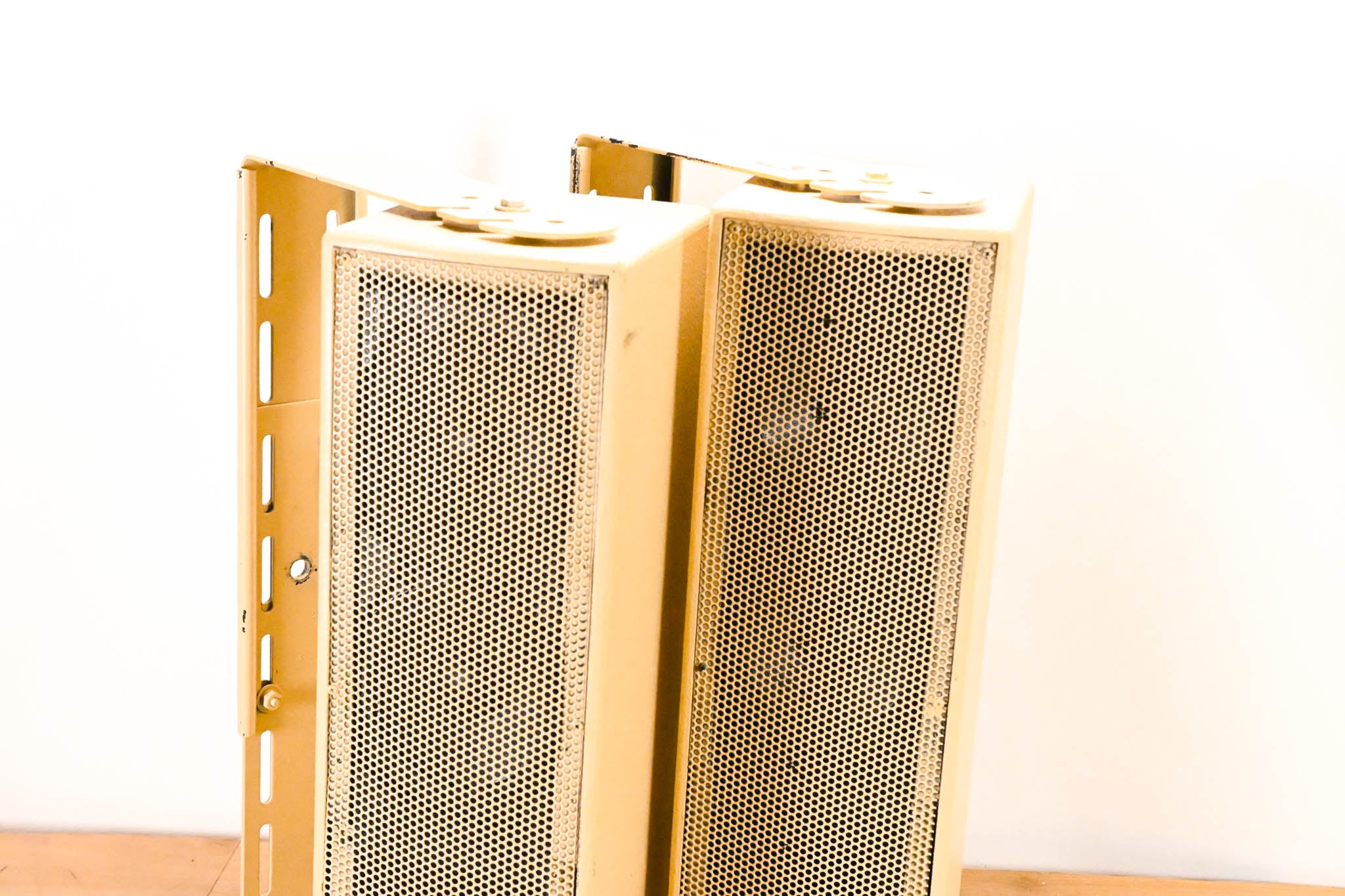 EAW UB52 Two-Way Full-Range Loudspeaker (PAIR)