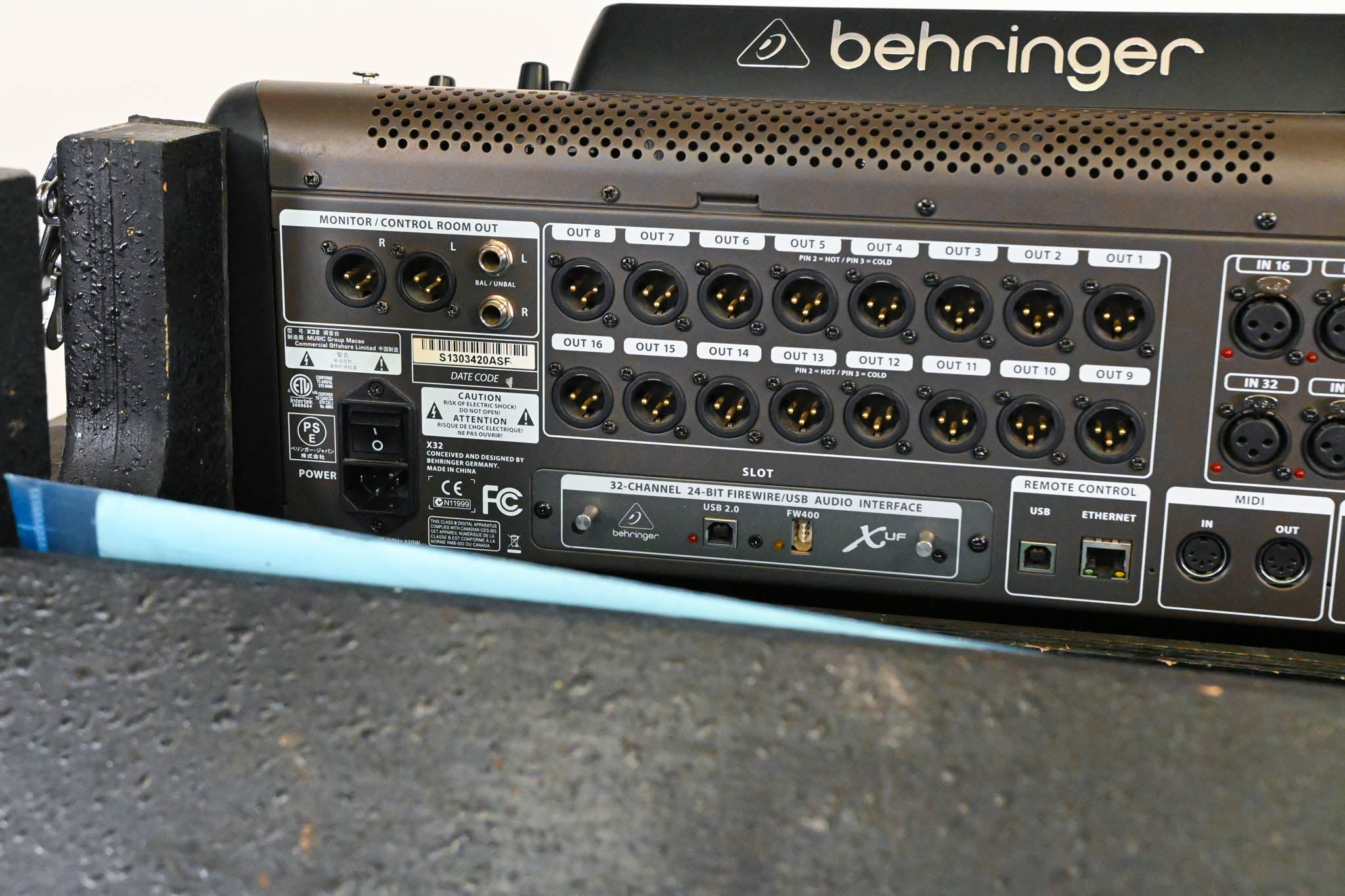 Behringer X32 40-Channel Digital Mixing Console with Road Case