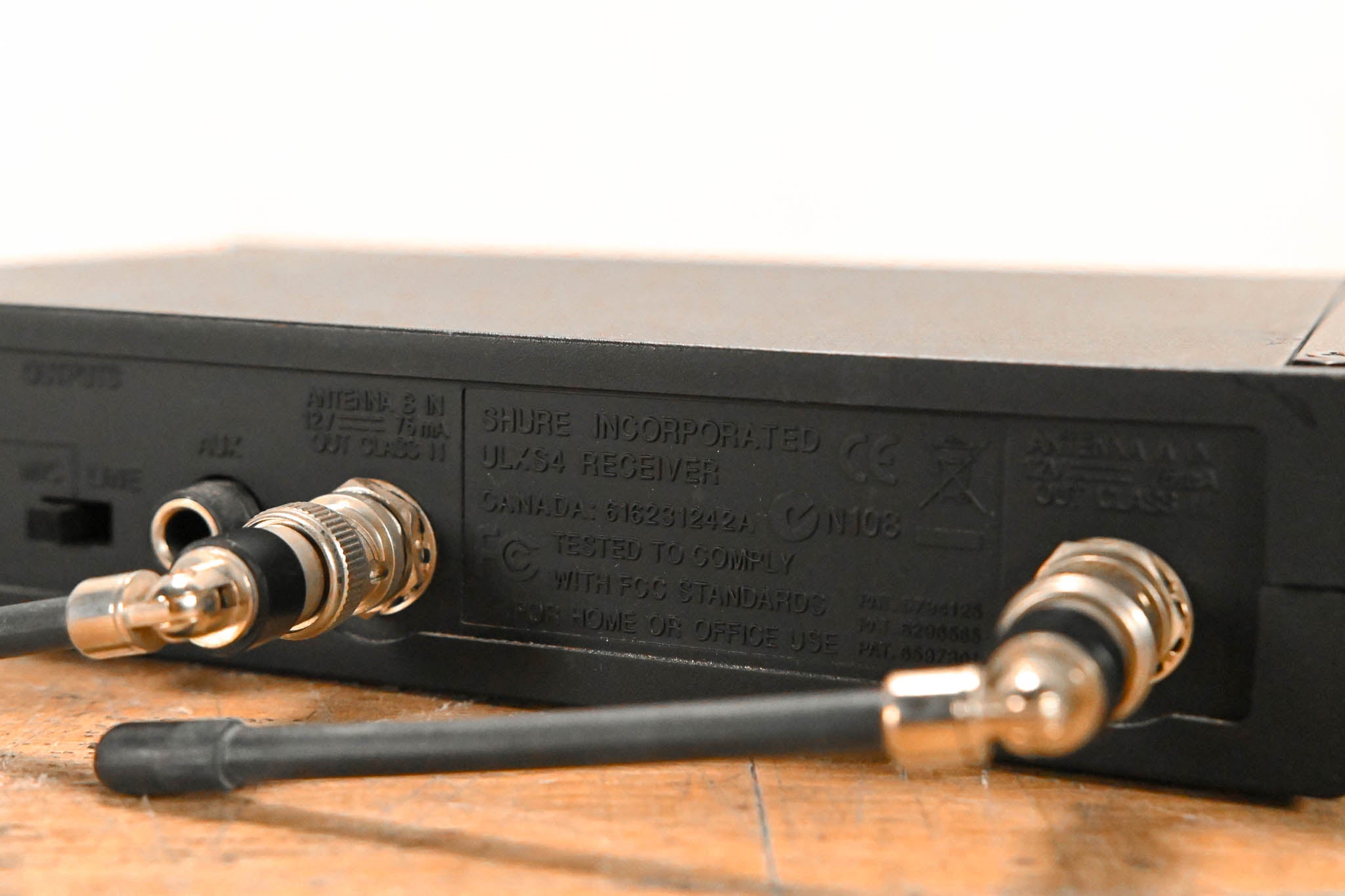 Shure ULXS4 Wireless Receiver - M1 Band: 662-698 MHz (NO POWER SUPPLY)