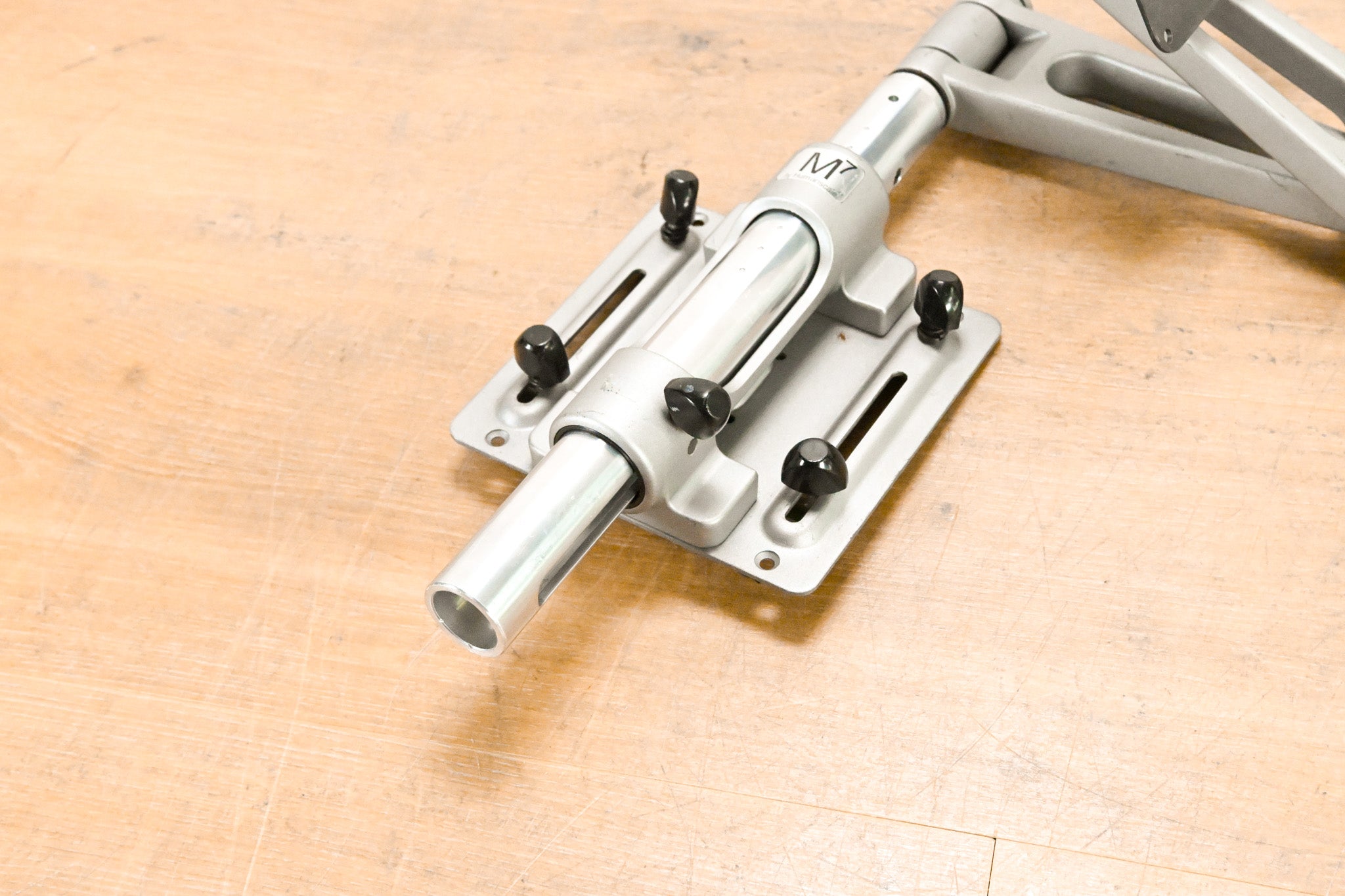 Humanscale M7 Adjustable Monitor Arm