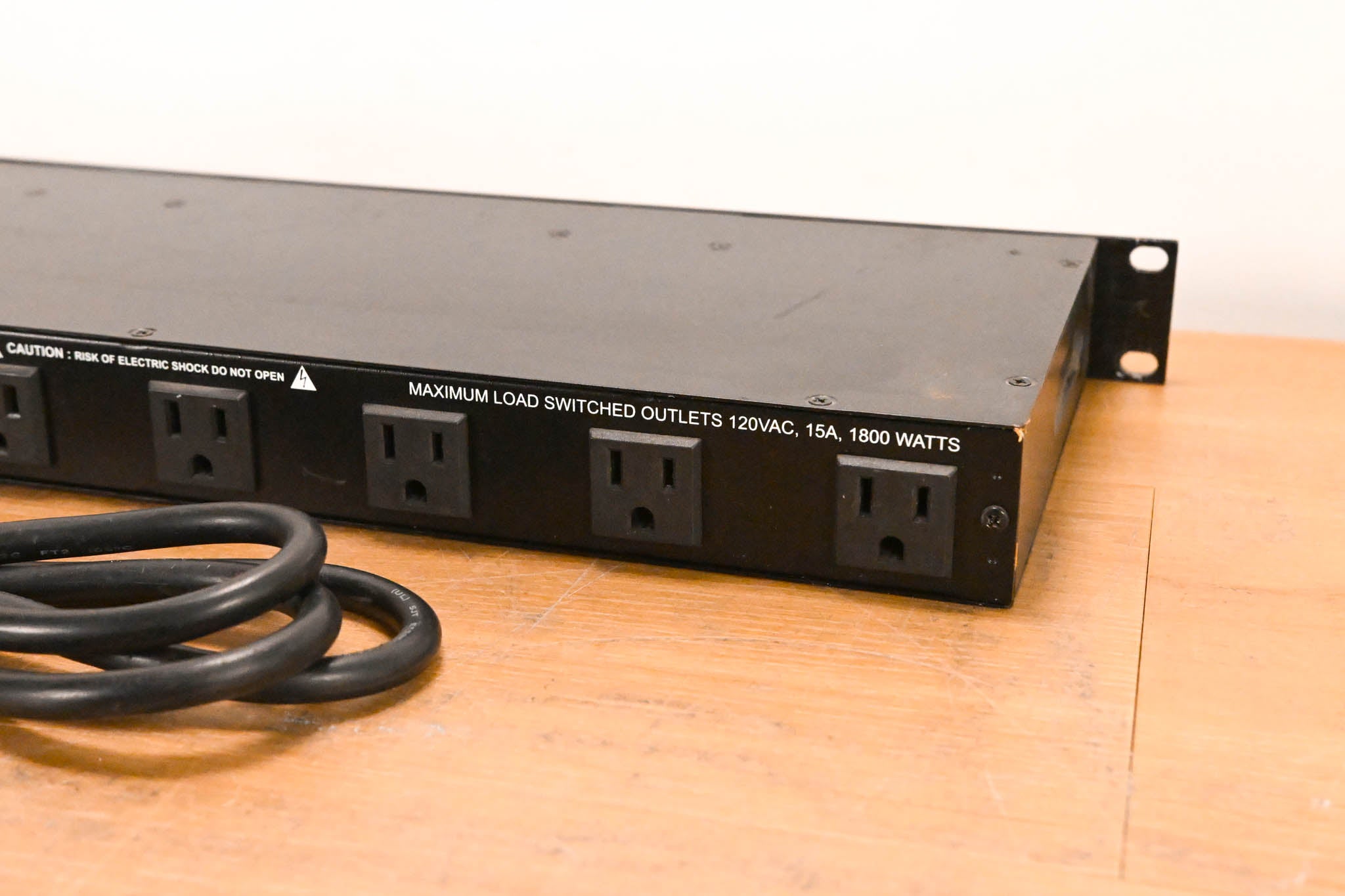 ART SP-4x4 Rackmount 8 Outlet Power Conditioner w/ Voltmeter & Lights