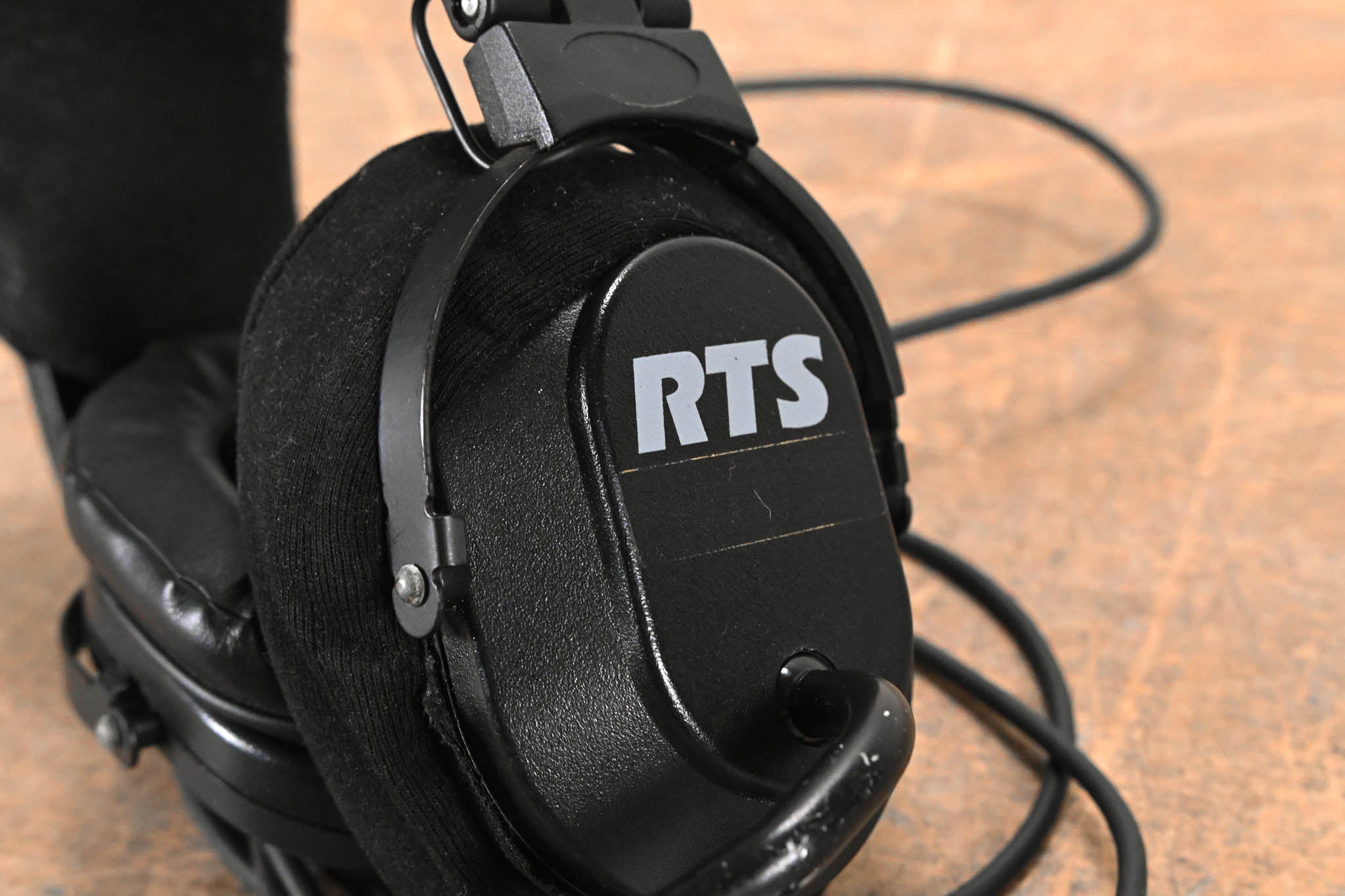 RTS HR-2 A4M Dual-Sided Full-Cushion Medium-Weight Intercom Headset