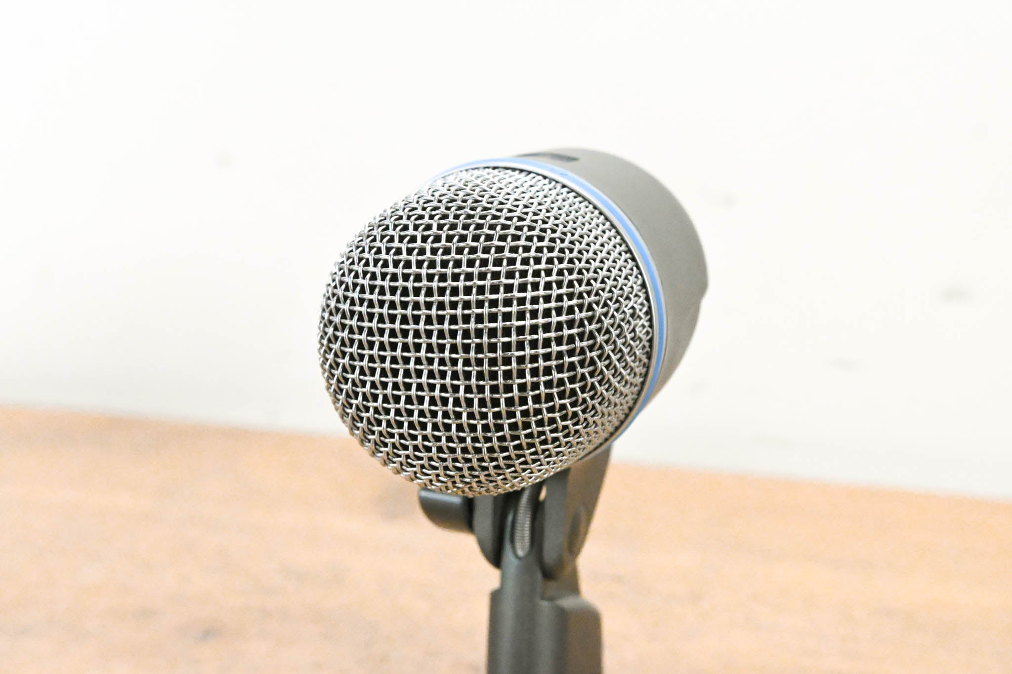 Shure Beta 52A Supercardioid Dynamic Kick Drum Microphone