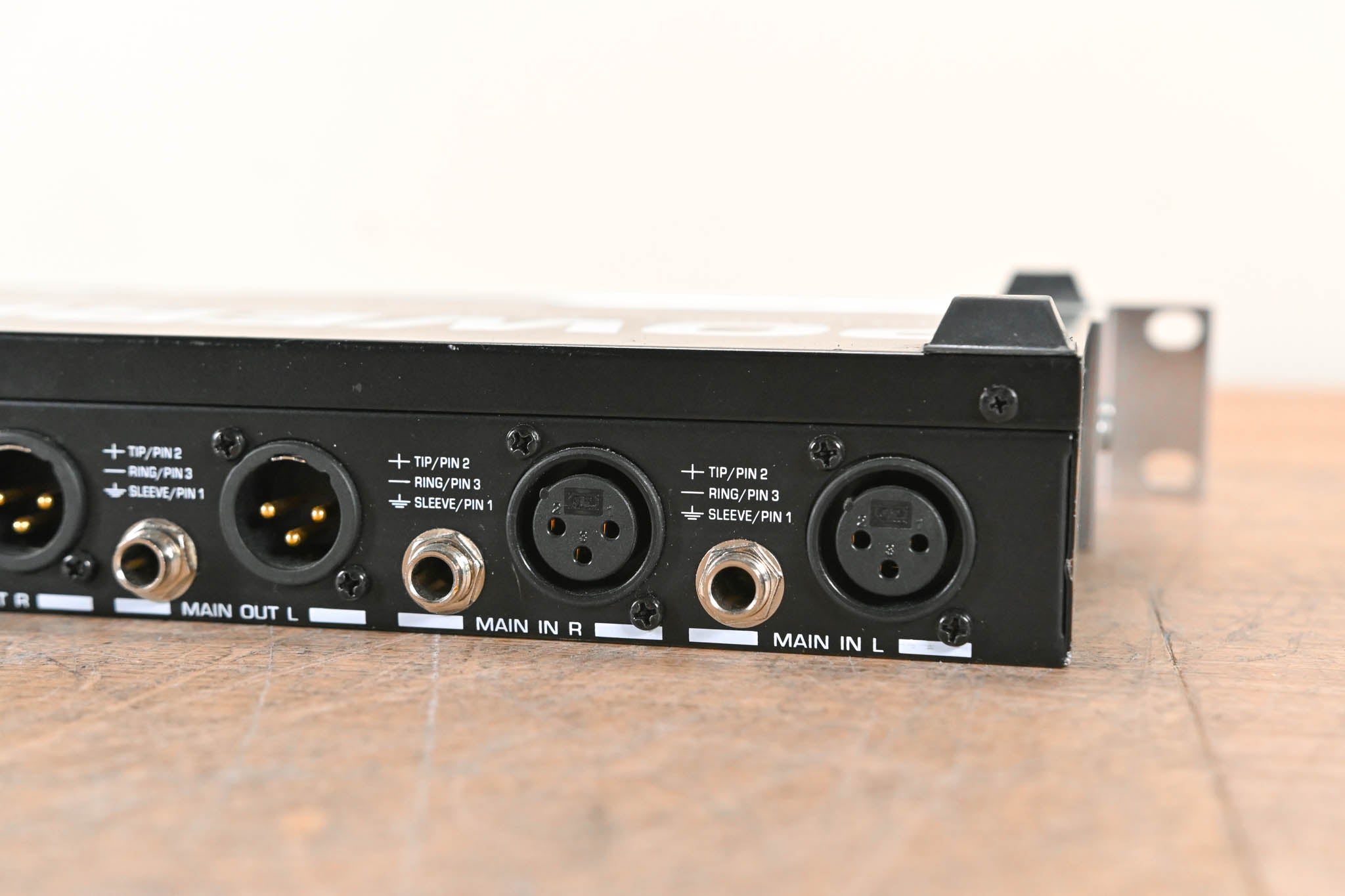 Behringer Powerplay Pro HA4400 4-CH Headphone Distribution Amplifier