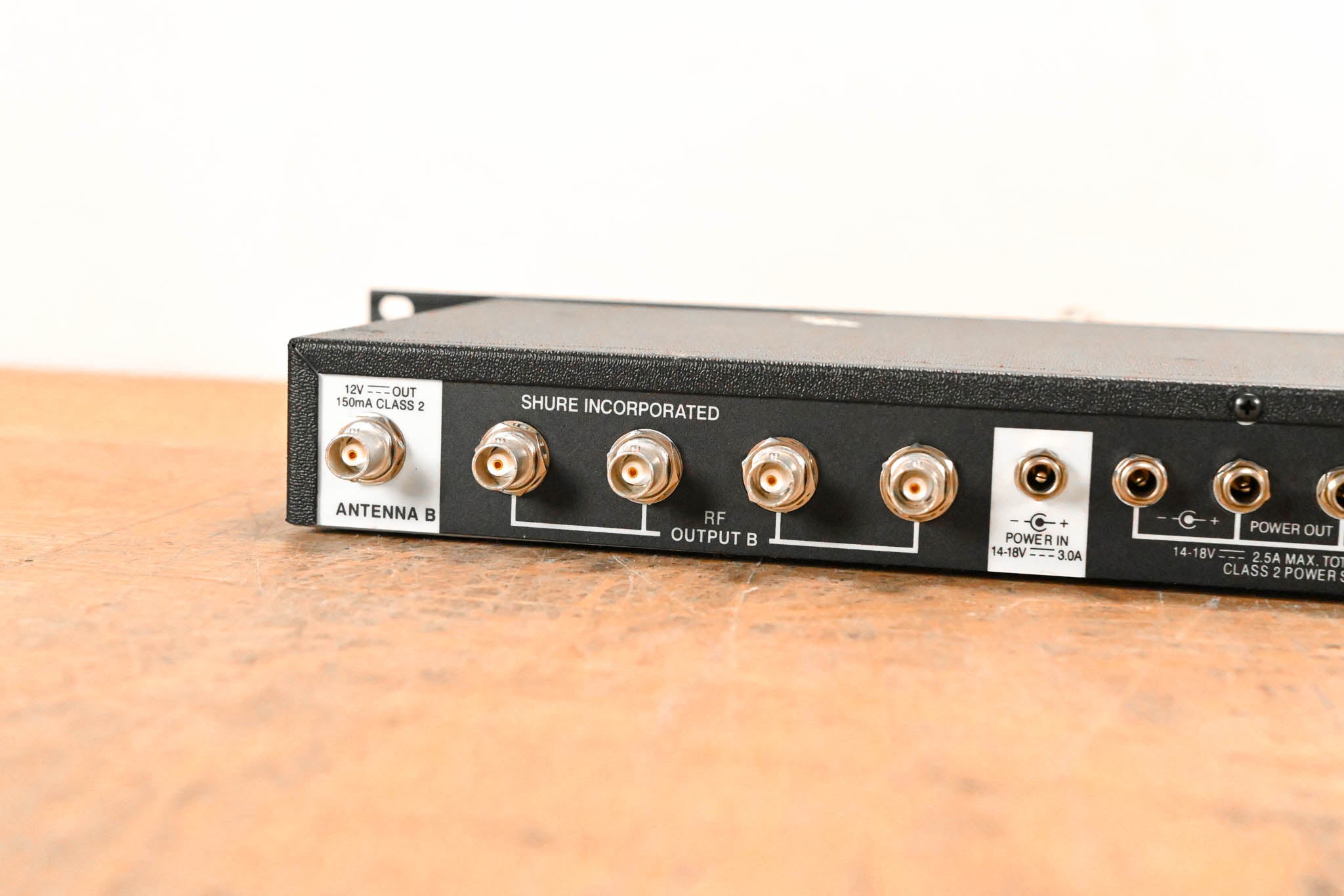Shure UA844SWB Antenna Distribution System - 470-952 MHz NO POWER SUPPLY