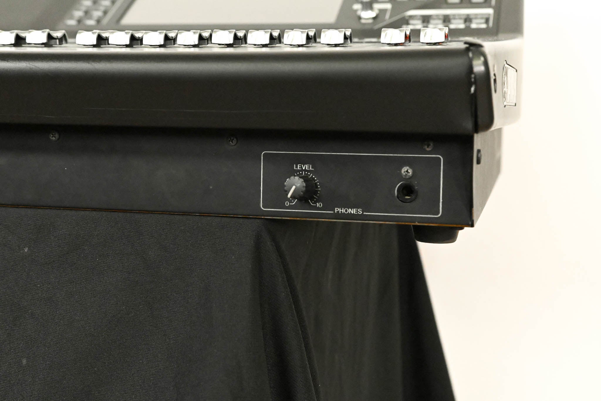 Yamaha QL5 64-Channel Digital Audio Mixing Console