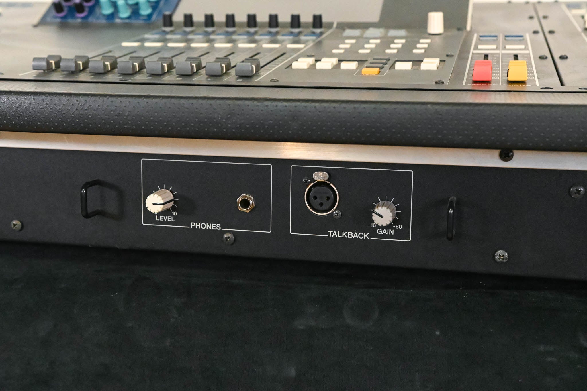 Yamaha M7CL-48 48-Channel Digital Audio Mixing Console