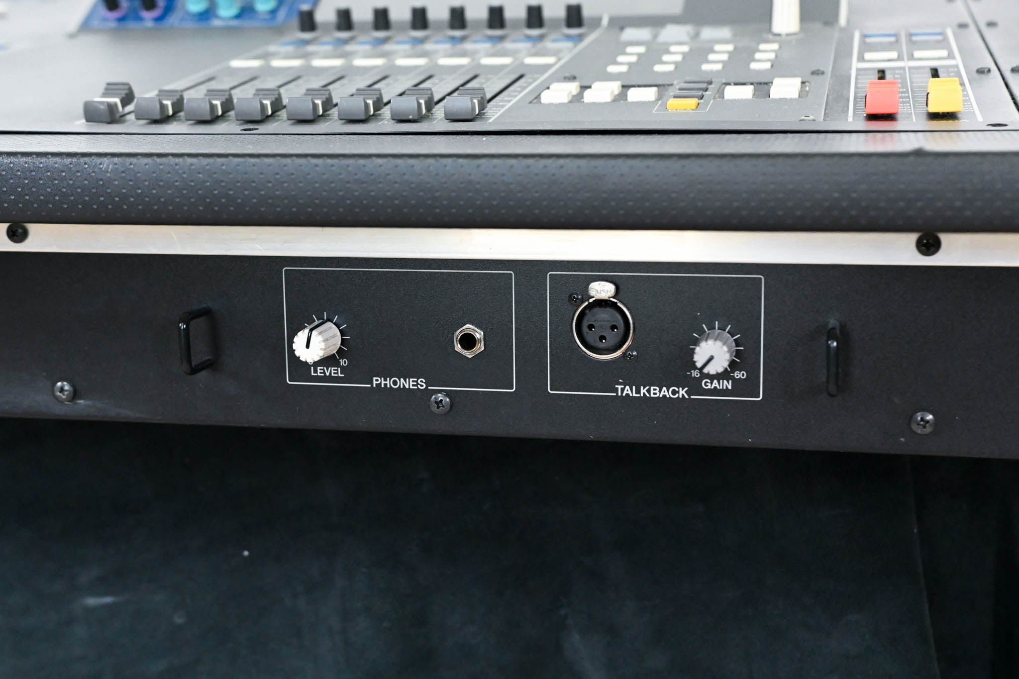 Yamaha M7CL-48 48-Channel Digital Audio Mixing Console