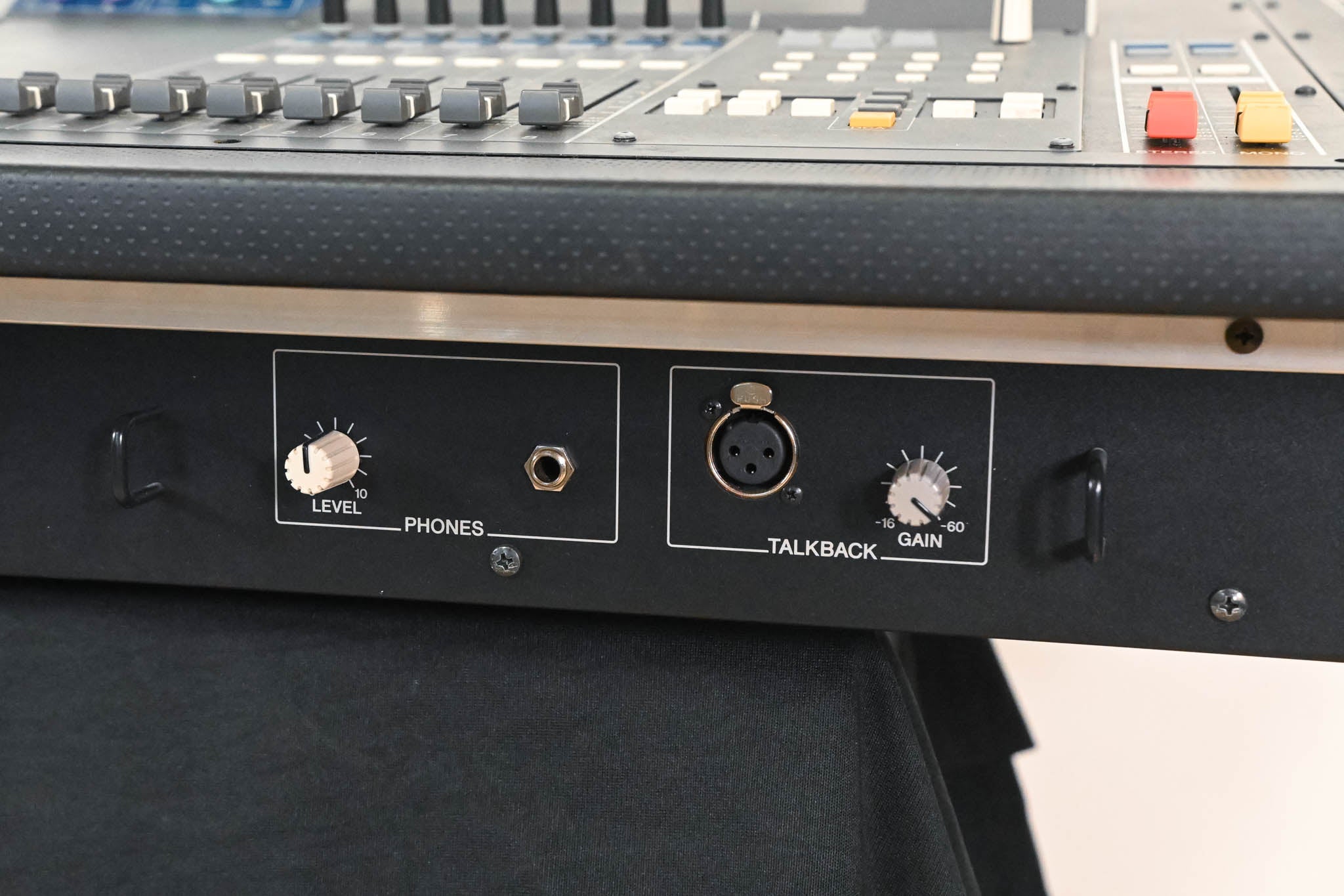 Yamaha M7CL-48 48-Channel Digital Audio Mixing Console