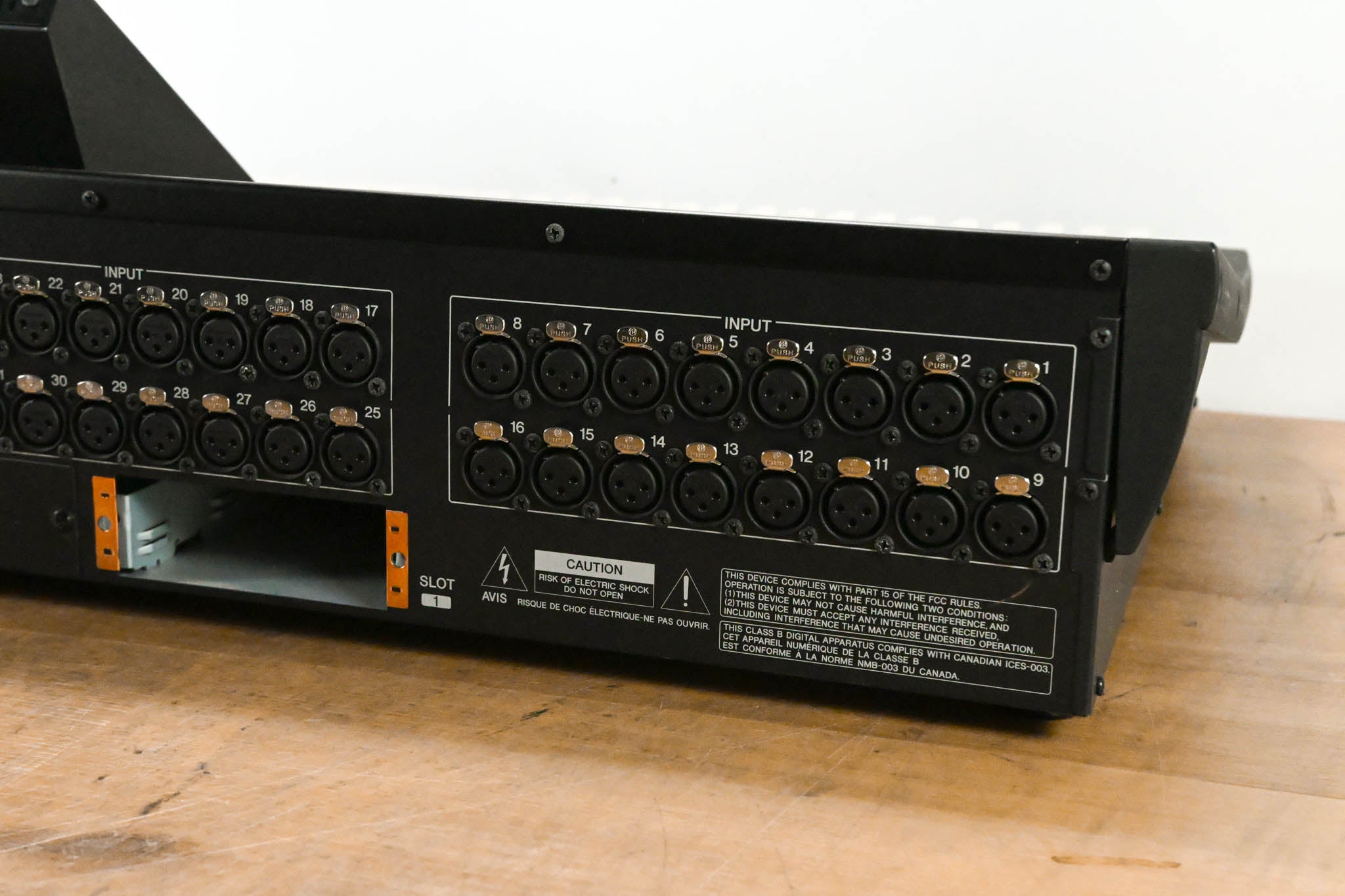 Yamaha LS9-32 32-Input Digital Mixing Console