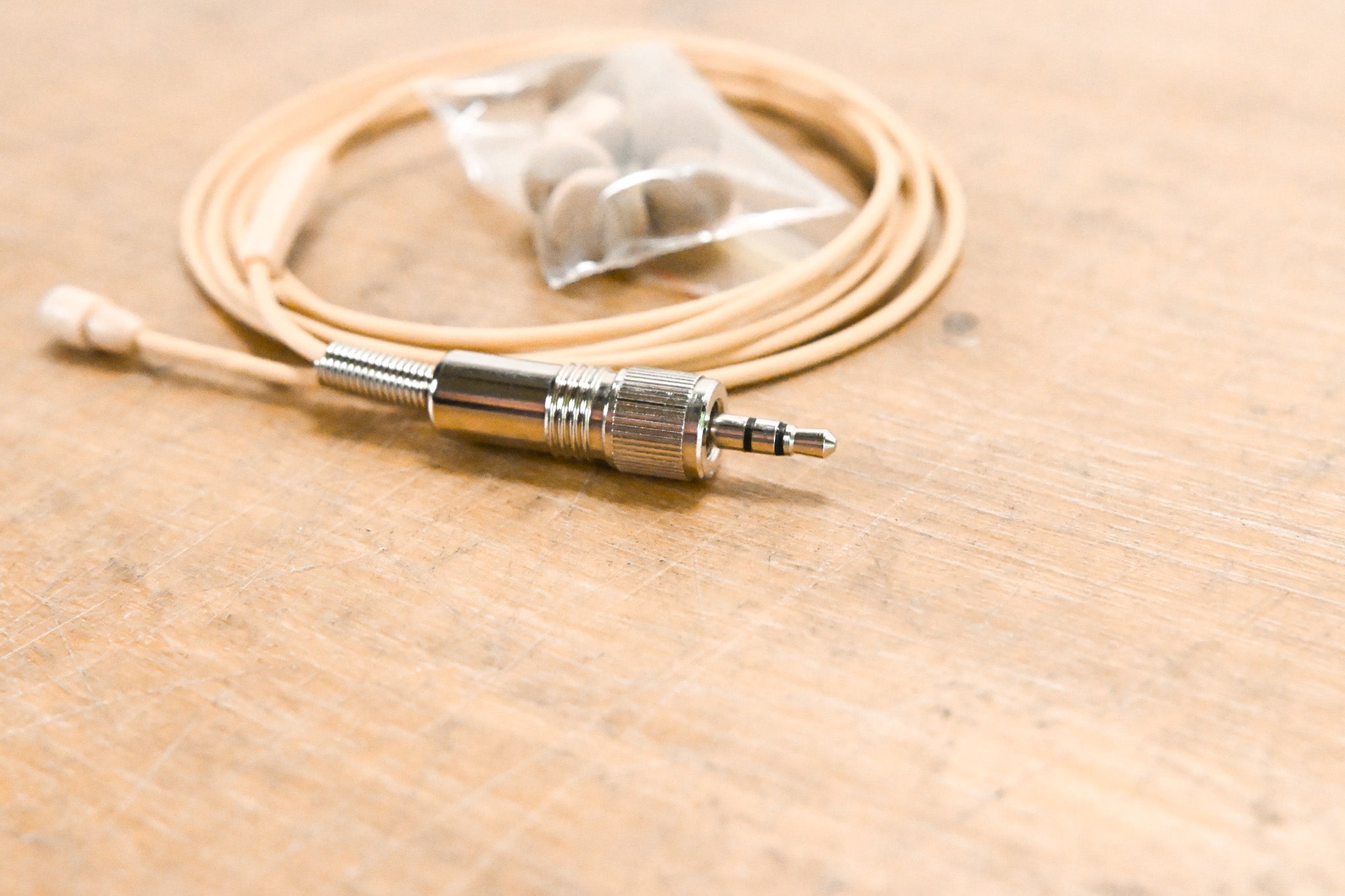 Sennheiser MKE 2 Lavalier Lapel Mic w/ Locking 3.5mm Connector - Beige